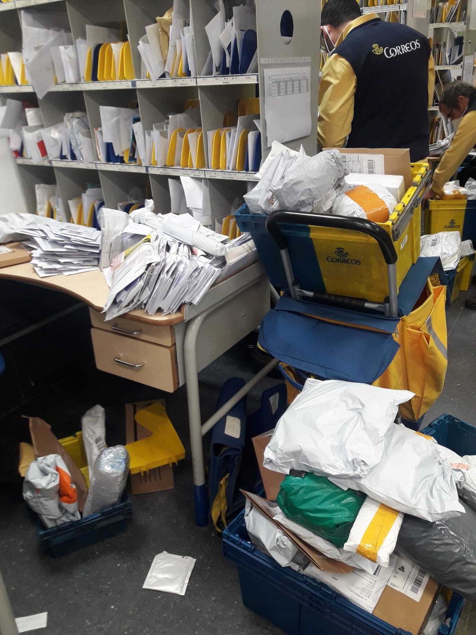 Correo acumulado en el Campo de Gibraltar.