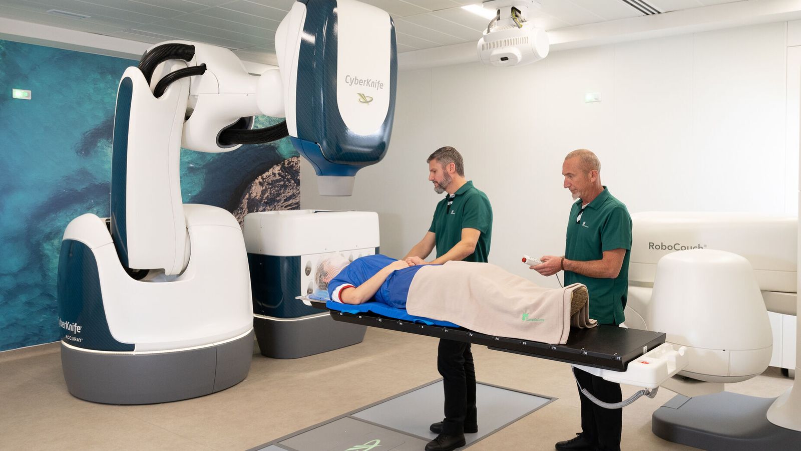 Cyberknife Radiocirugía con la última tecnología, sin la necesidad de entrar en el quirófano.