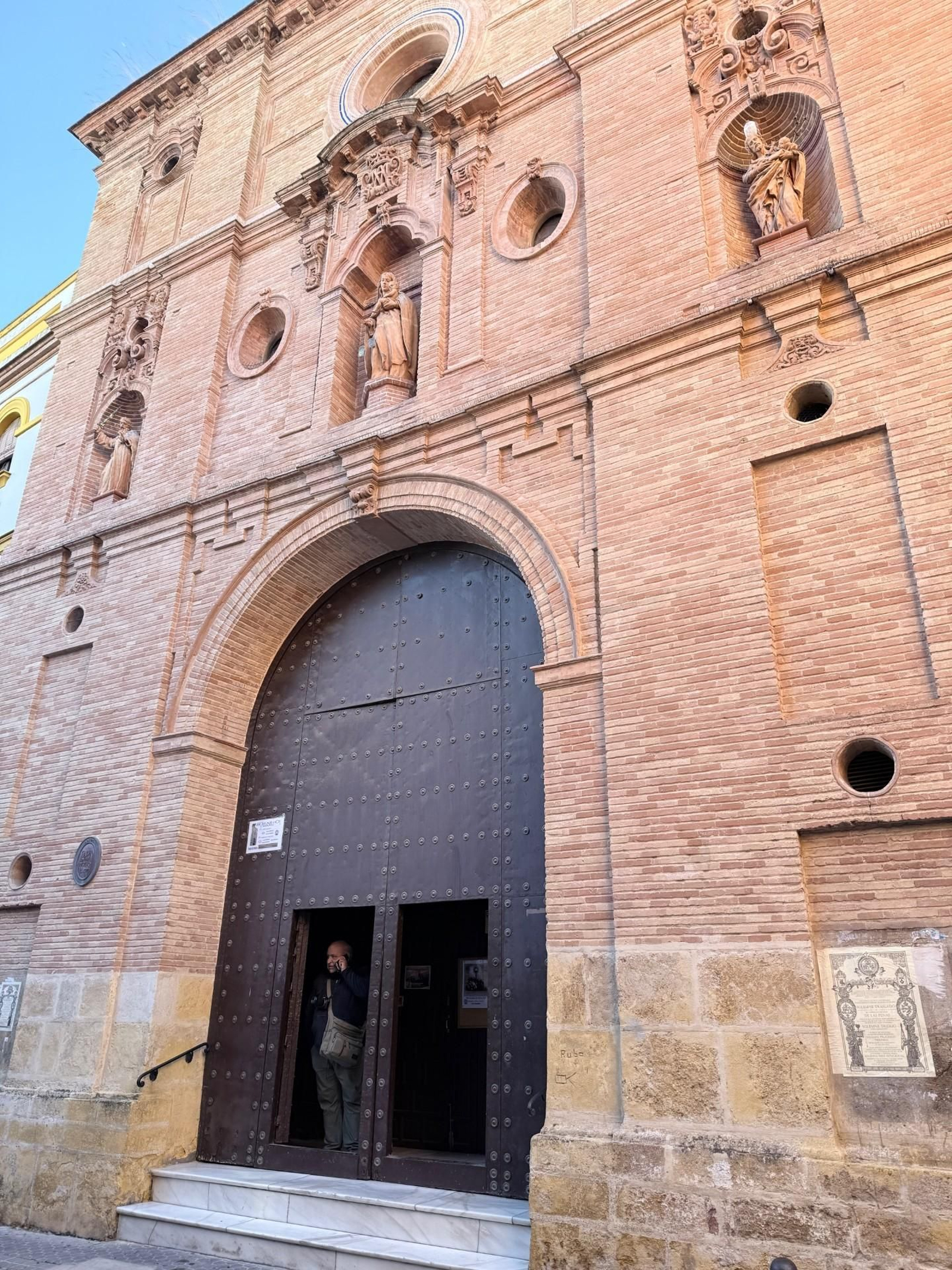 La fachada de la iglesia del Buen Suceso.