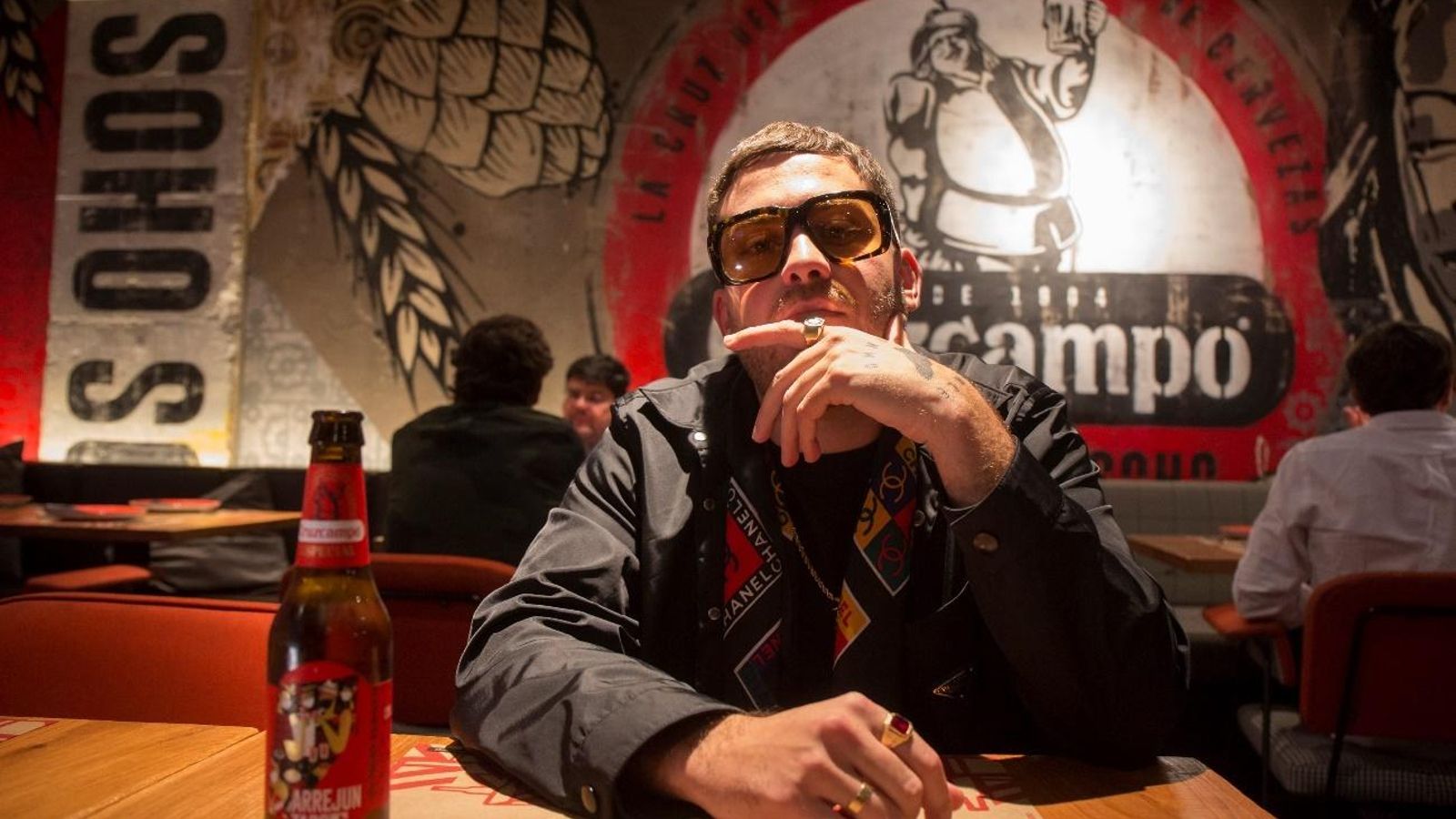 El artista paleño Delaossa fue de los primeros en probar la cerveza inspirada en su barrio. El artista paleño Delaossa fue de los primeros en probar la cerveza inspirada en su barrio.