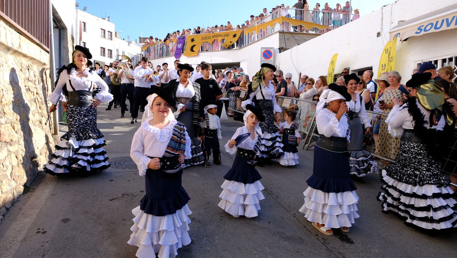 El espectacular desfile de Moros y Cristianos de Mojácar, en imágenes
