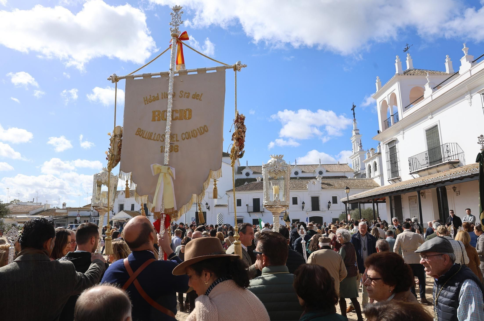 Imágenes de la peregrinación de la Hdad del Rocío de Bollullos par del Condado
