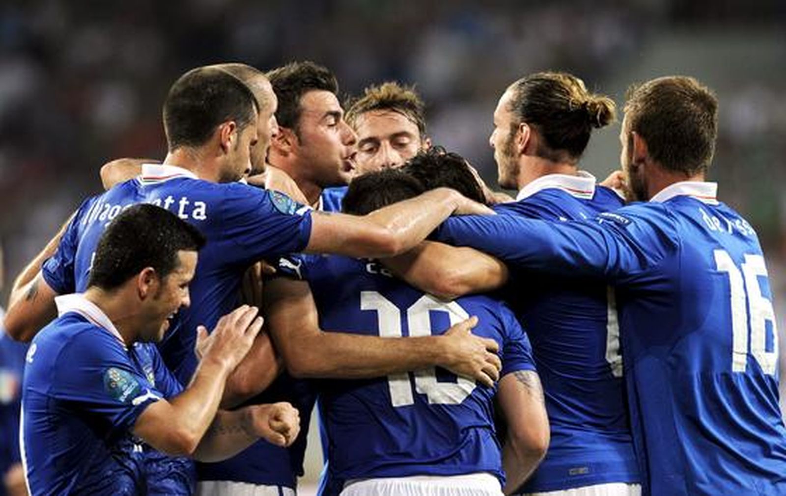 Italia vence a Irlanda con goles de Cassano y Balotelli.

Foto: EFE