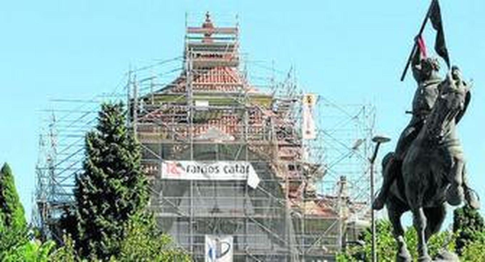 El Consulado de Portugal se encuentra actualmente andamiado.