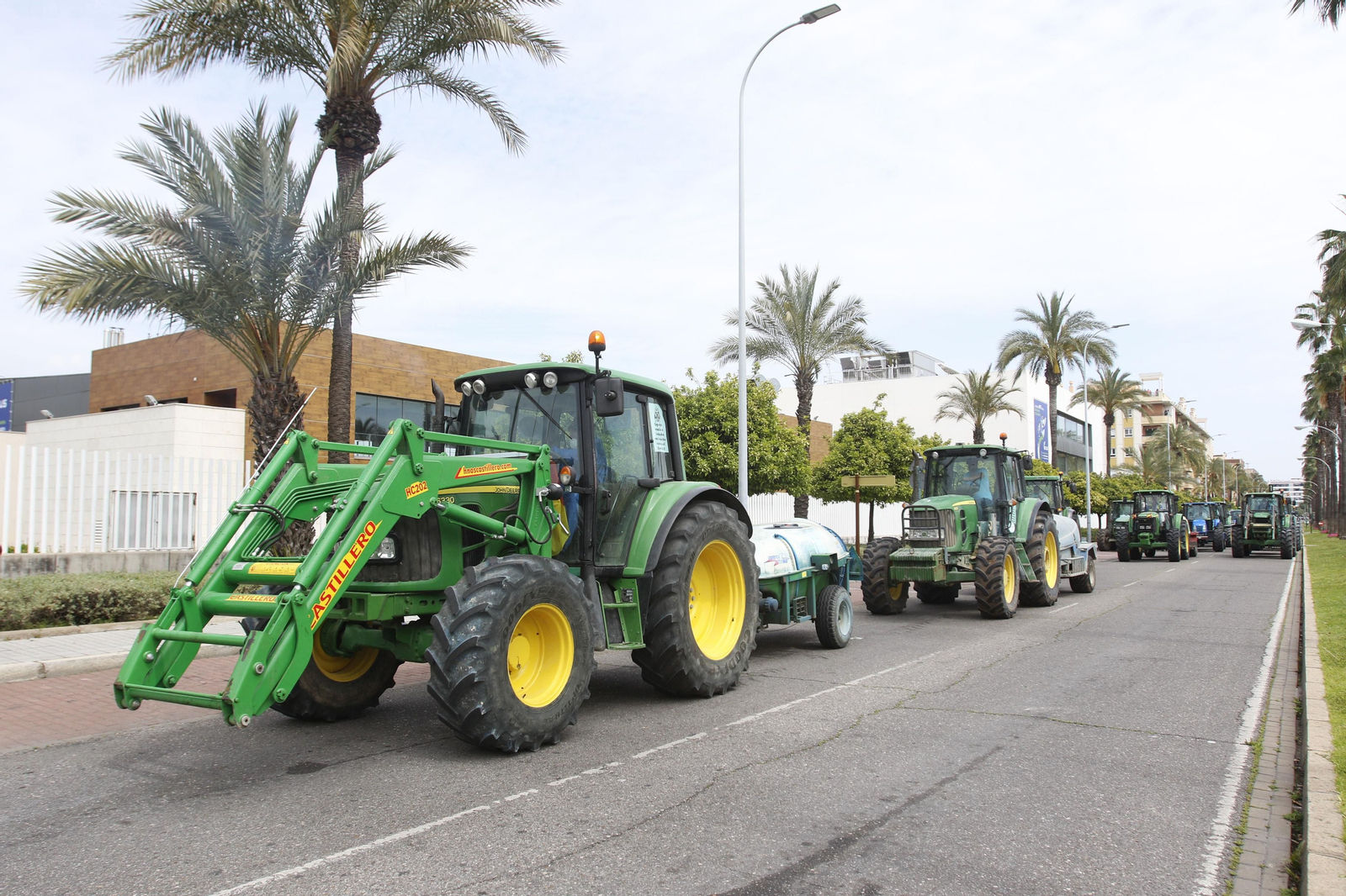 Las fotos del homenaje de los agricultores a los sanitarios de Córdoba