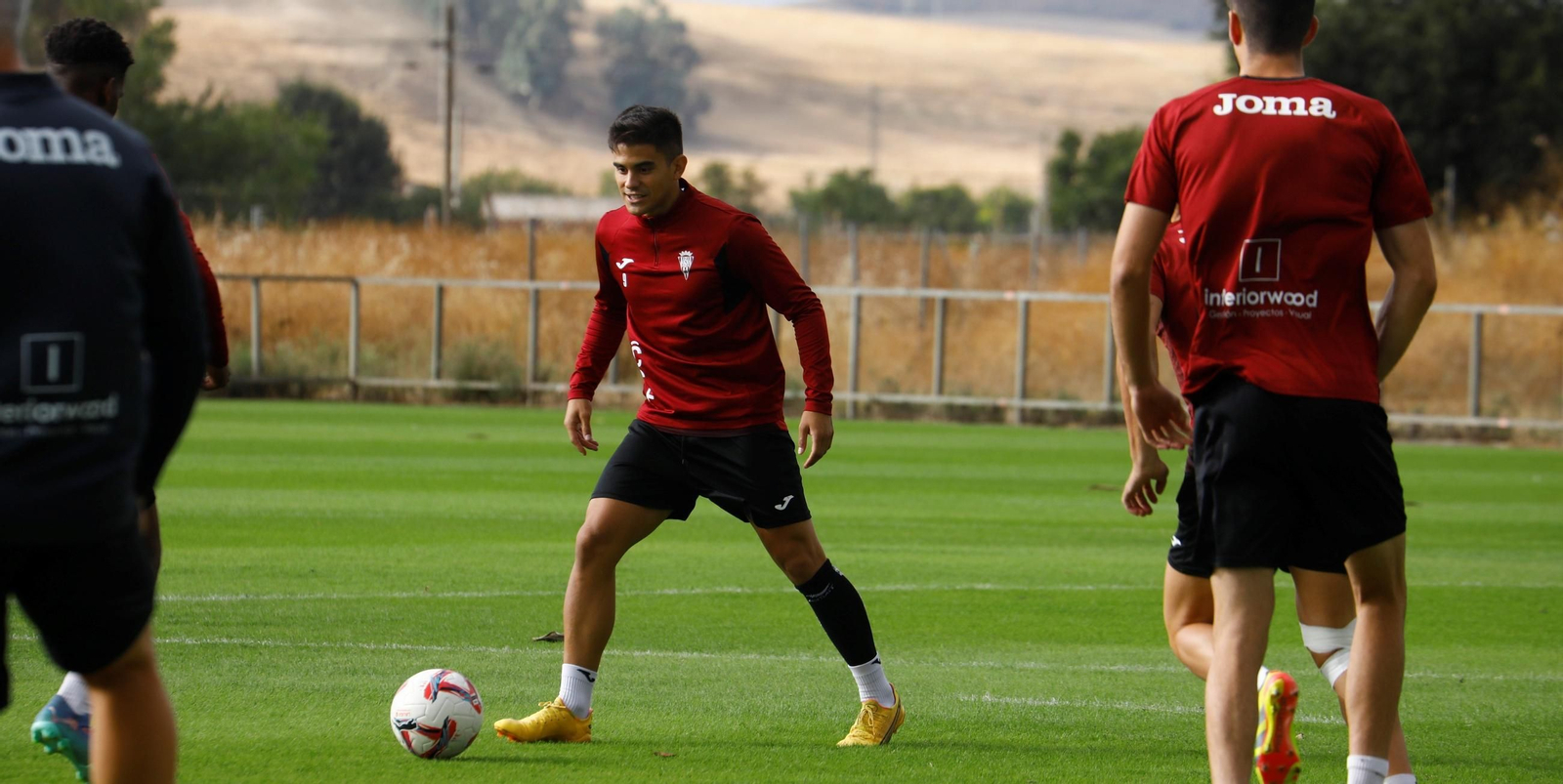 Kuki Zalazar se ejercita con el grupo en la Ciudad Deportiva. Kuki Zalazar se ejercita con el grupo en la Ciudad Deportiva.