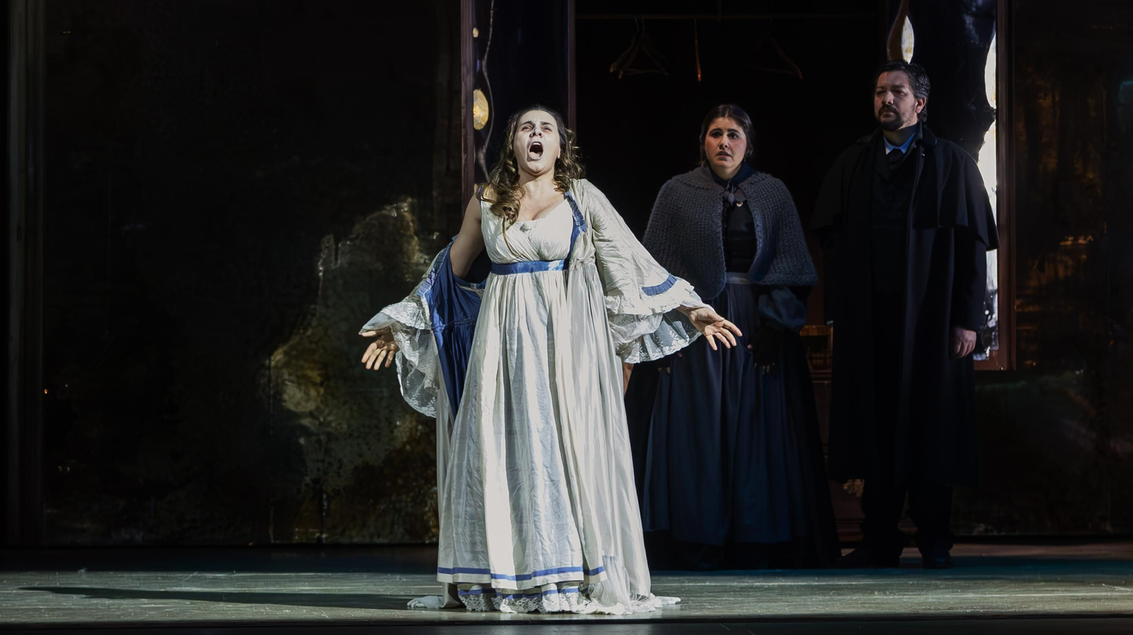 Imágenes de la ópera 'La Traviata' de Verdi en el Teatro Villamarta de Jerez