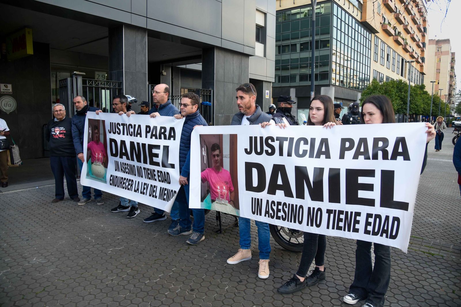 La protesta de los familiares de Daniel, en imágenes