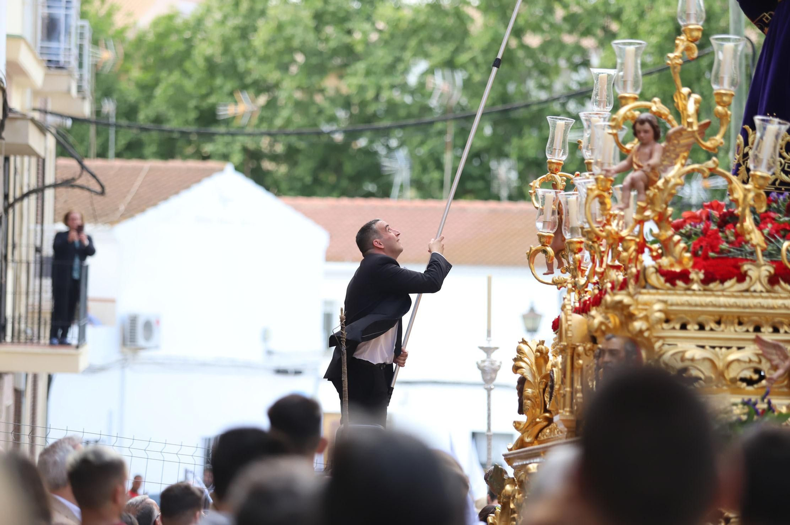 Imágenes del recorrido de la Hermandad del Cristo Cautivo de Huelva