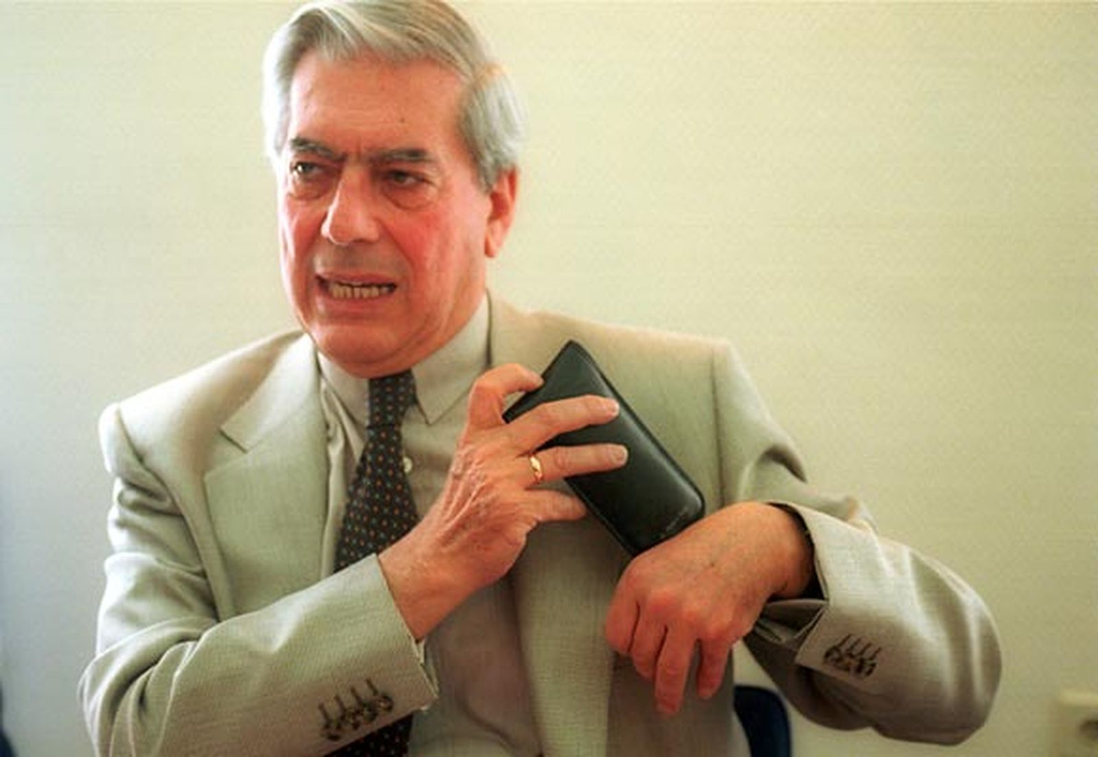 Vargas Llosa rechaza presidir el Instituto Cervantes