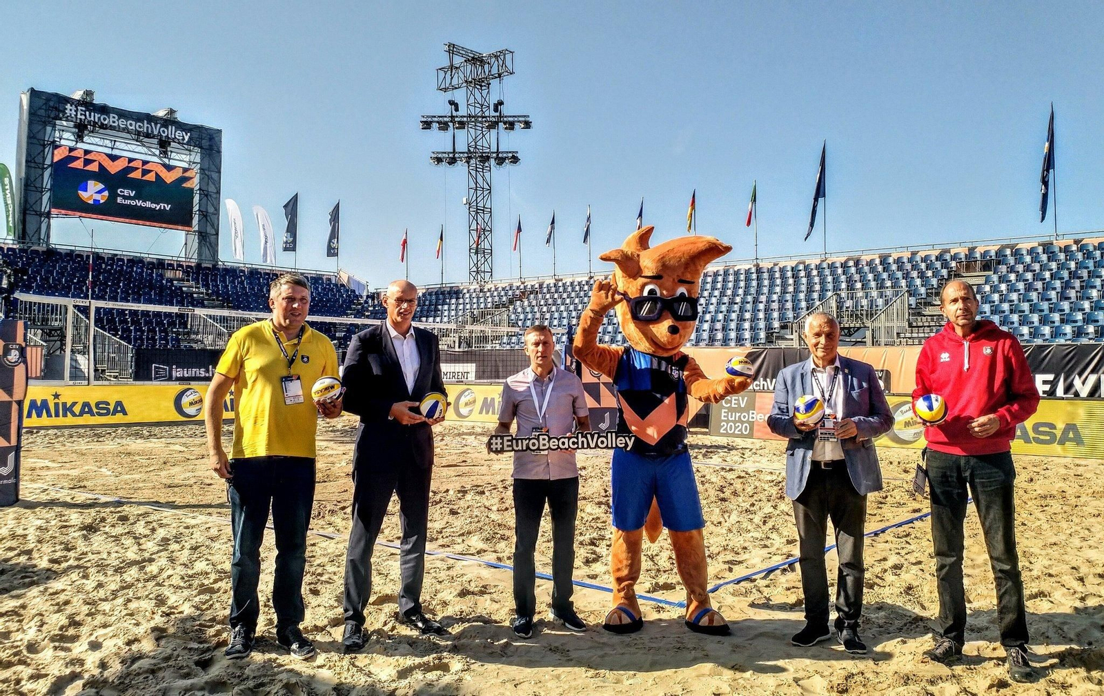 La organización del Europeo de vóley playa, en la arena de Letonia. La organización del Europeo de vóley playa, en la arena de Letonia.