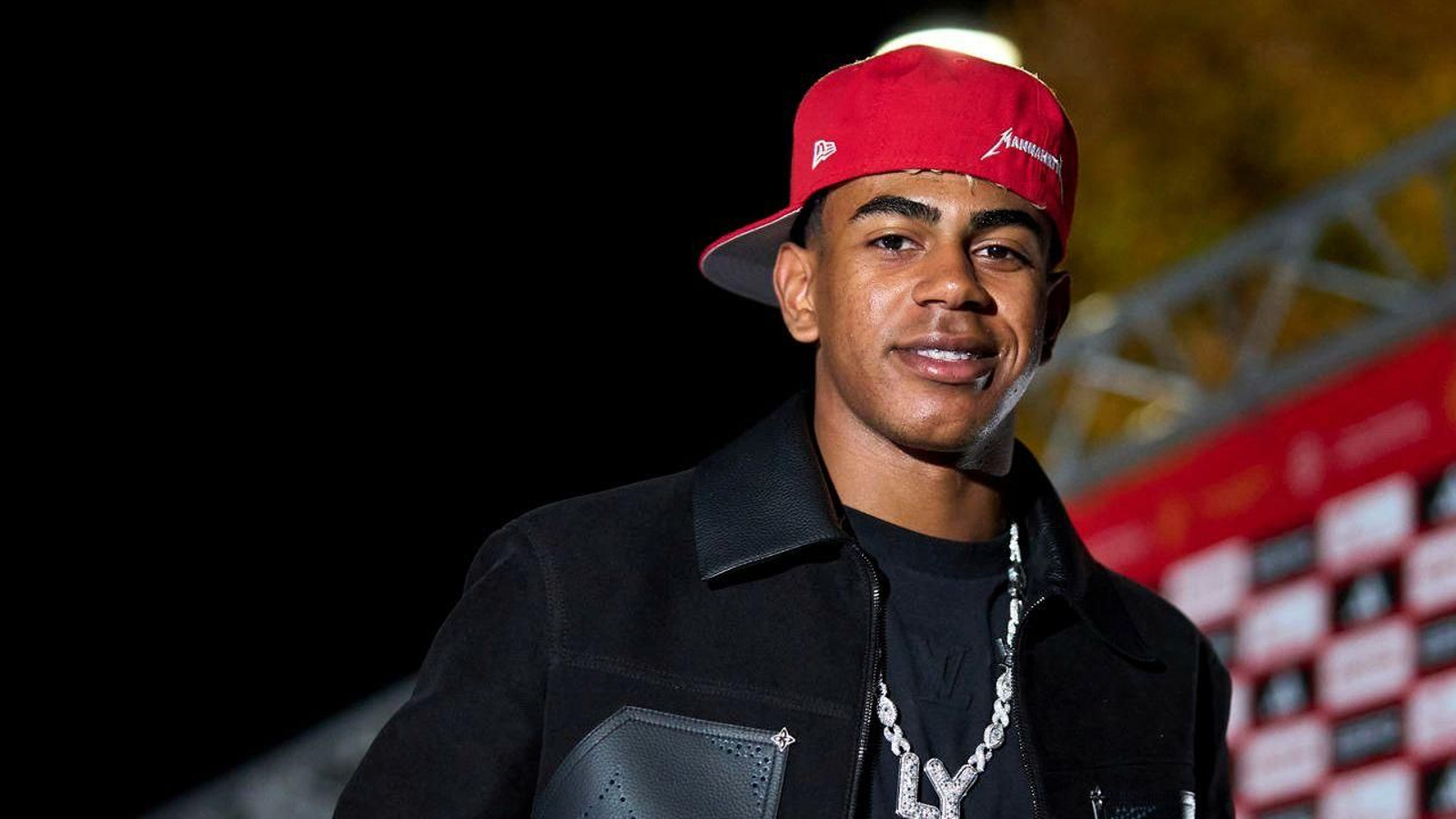 Lamine Yamal, a su llegada a la concentración.