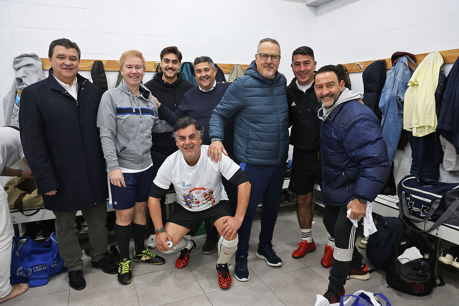 Periodistas y políticos disputan su tradicional partido navideño de fútbol