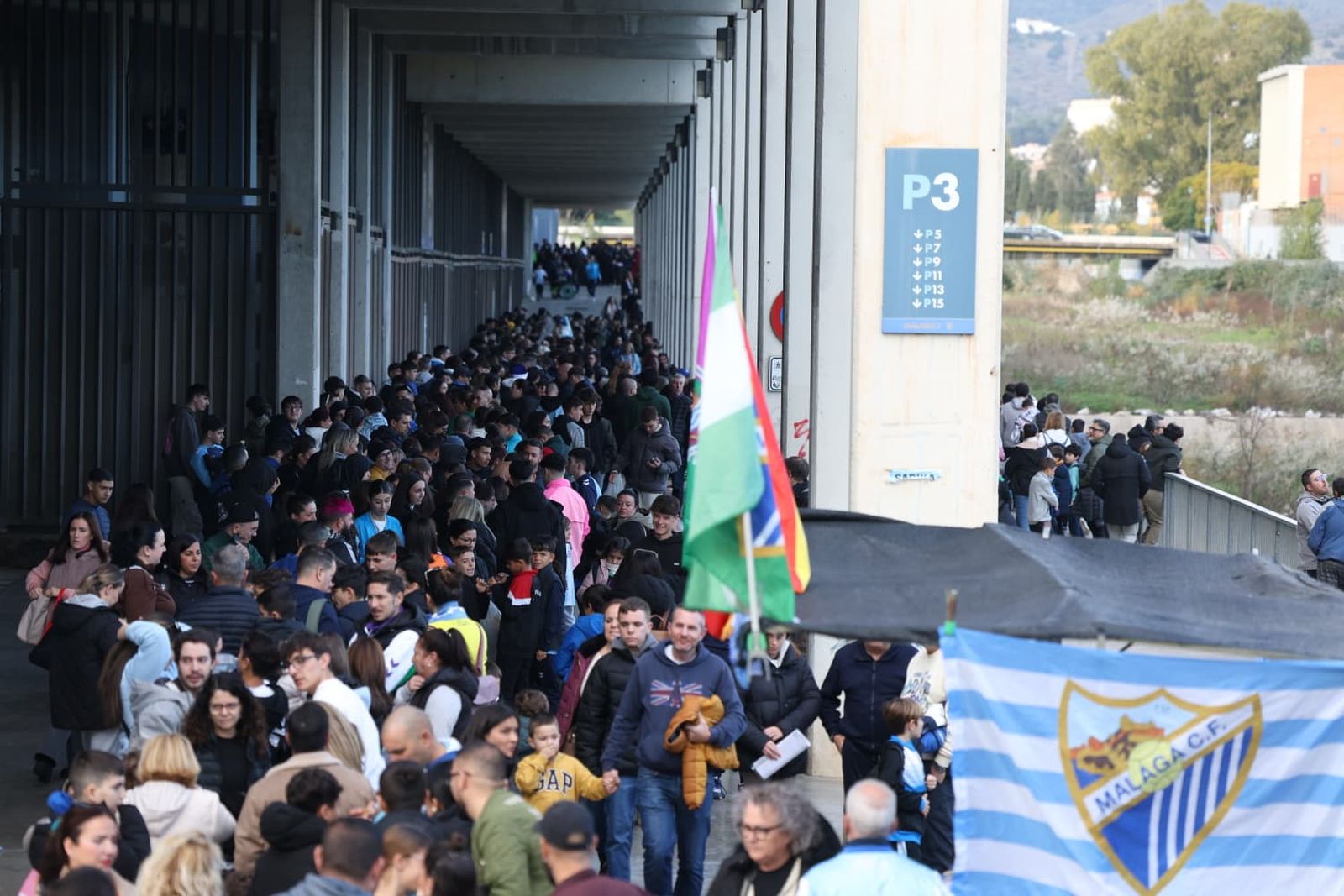 Búscate en las fotos del entrenamiento del Málaga CF en La Rosaleda
