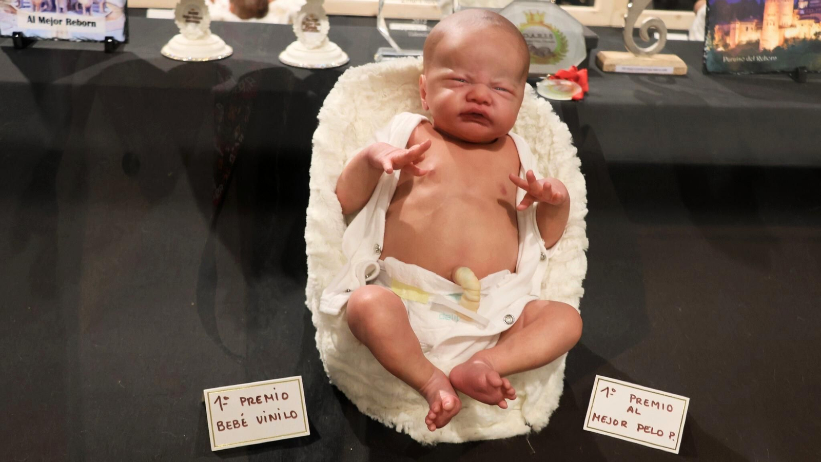 Muñeco reborn premiado, una de las piezas más realistas de la muestra, reconocida por el detallado trabajo en vinilo y el acabado hiperrealista de la piel.