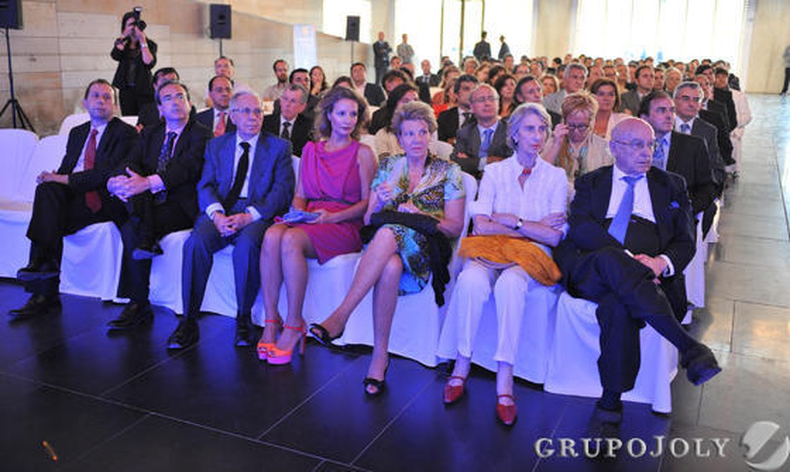 En la primera fila, José Antonio Carrizosa, Juan Carlos Fernández, José Luis Ballester, Marita Rufino, Teresa García-Izquierdo, Guadalupe Ternero y Manuel Clavero.


Foto: Foto: Antonio Pizarro/Juan Carlos Vázquez/Victoria Hidalgo/ Manuel Gómez