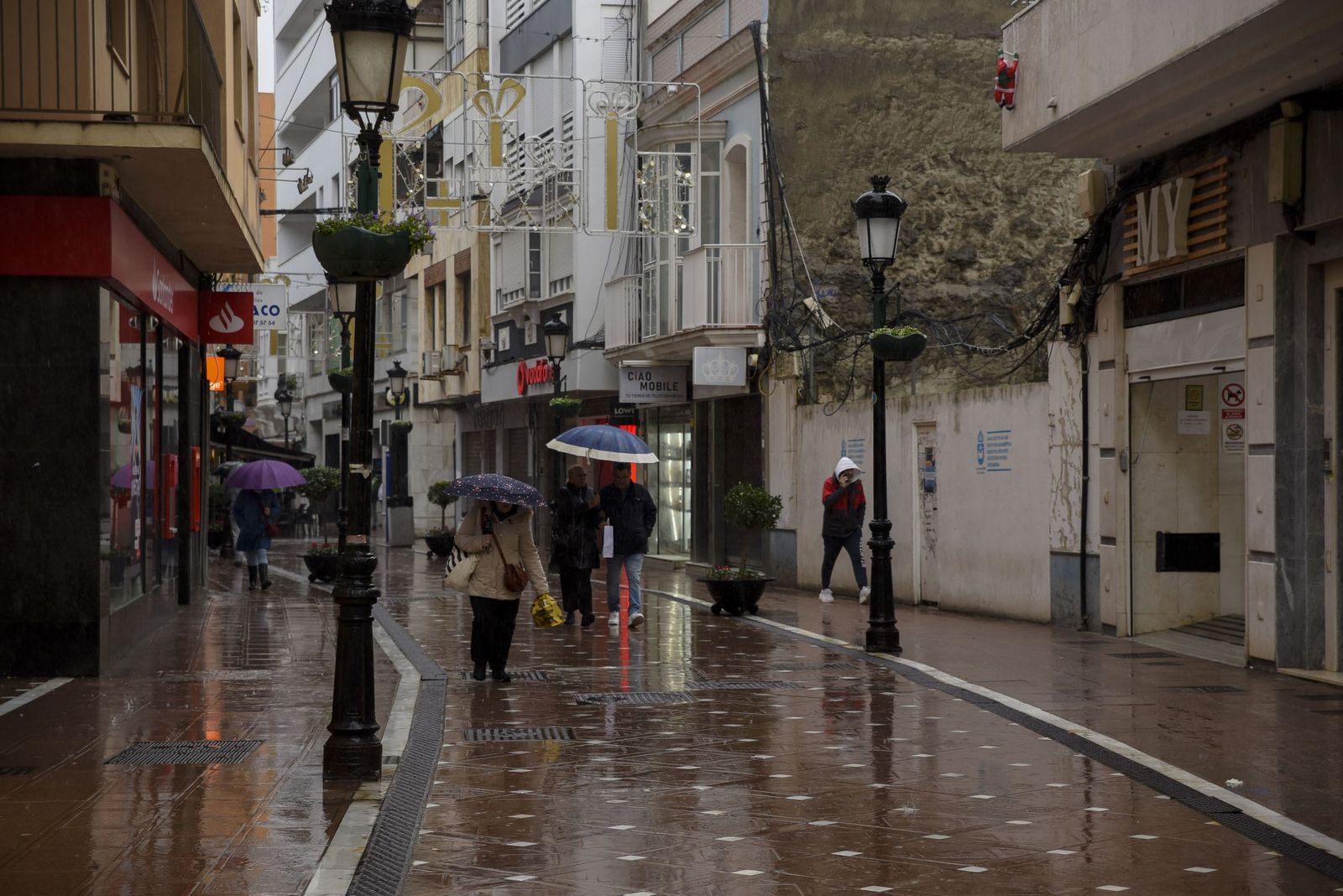 Las fotos de un sábado lluvioso en La Línea