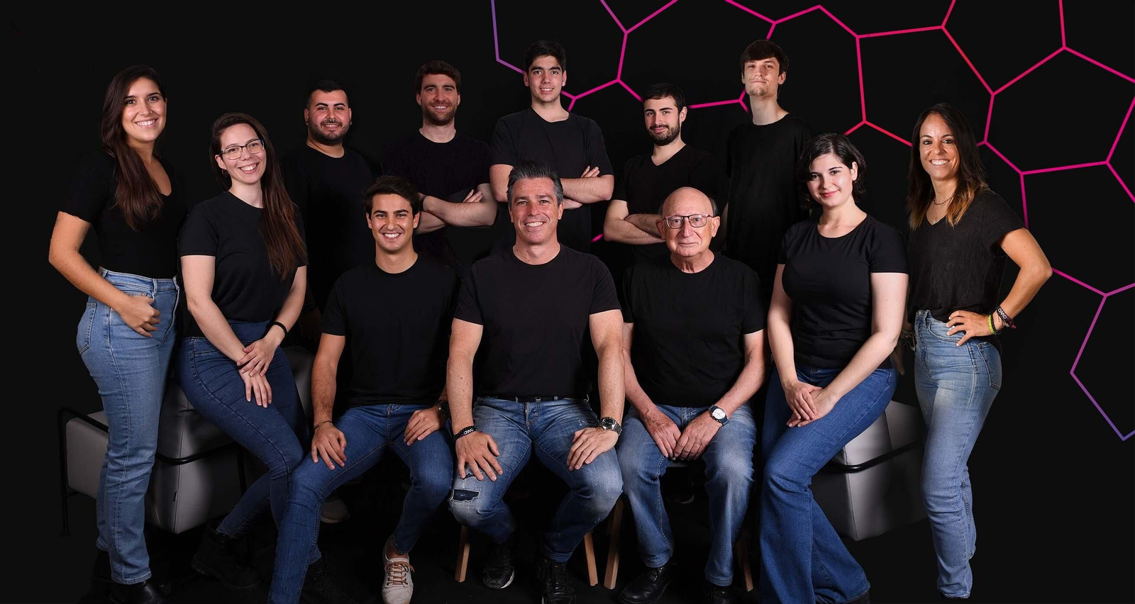 El equipo de Owo, con José Fuertes en el centro.