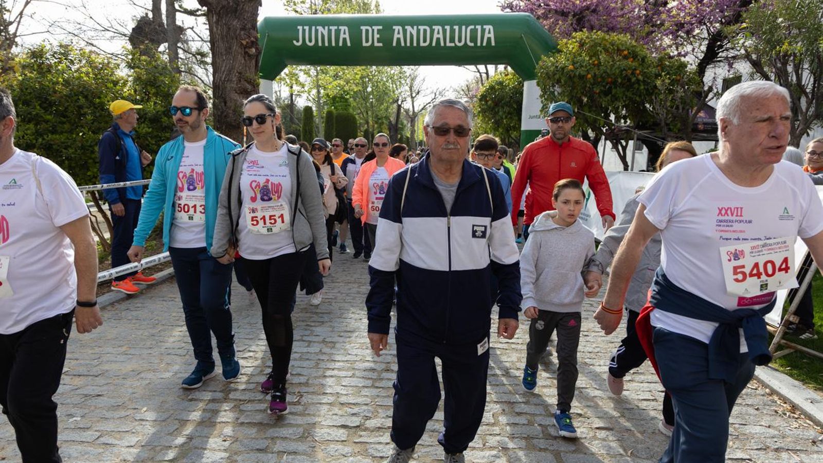 Más de 2.100 participantes corren para promover la salud en Jaén, en imágenes (1)