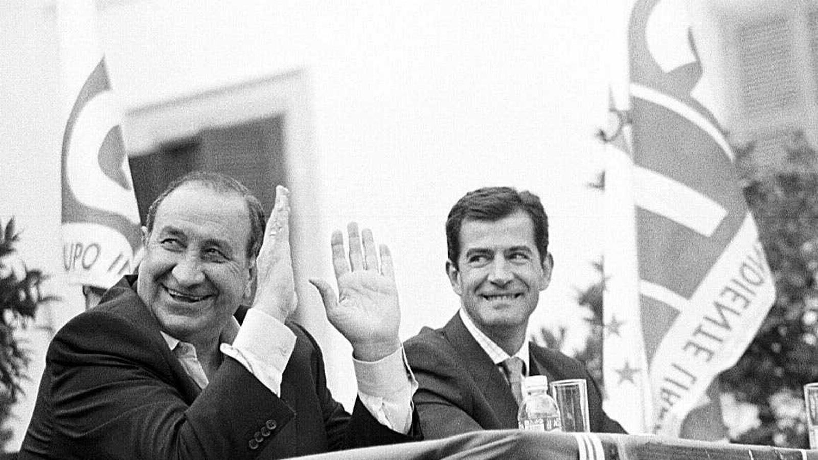 Jesús Gil, con Carlos Santos en un mitin en San Roque antes de las elecciones municipales de 1999.