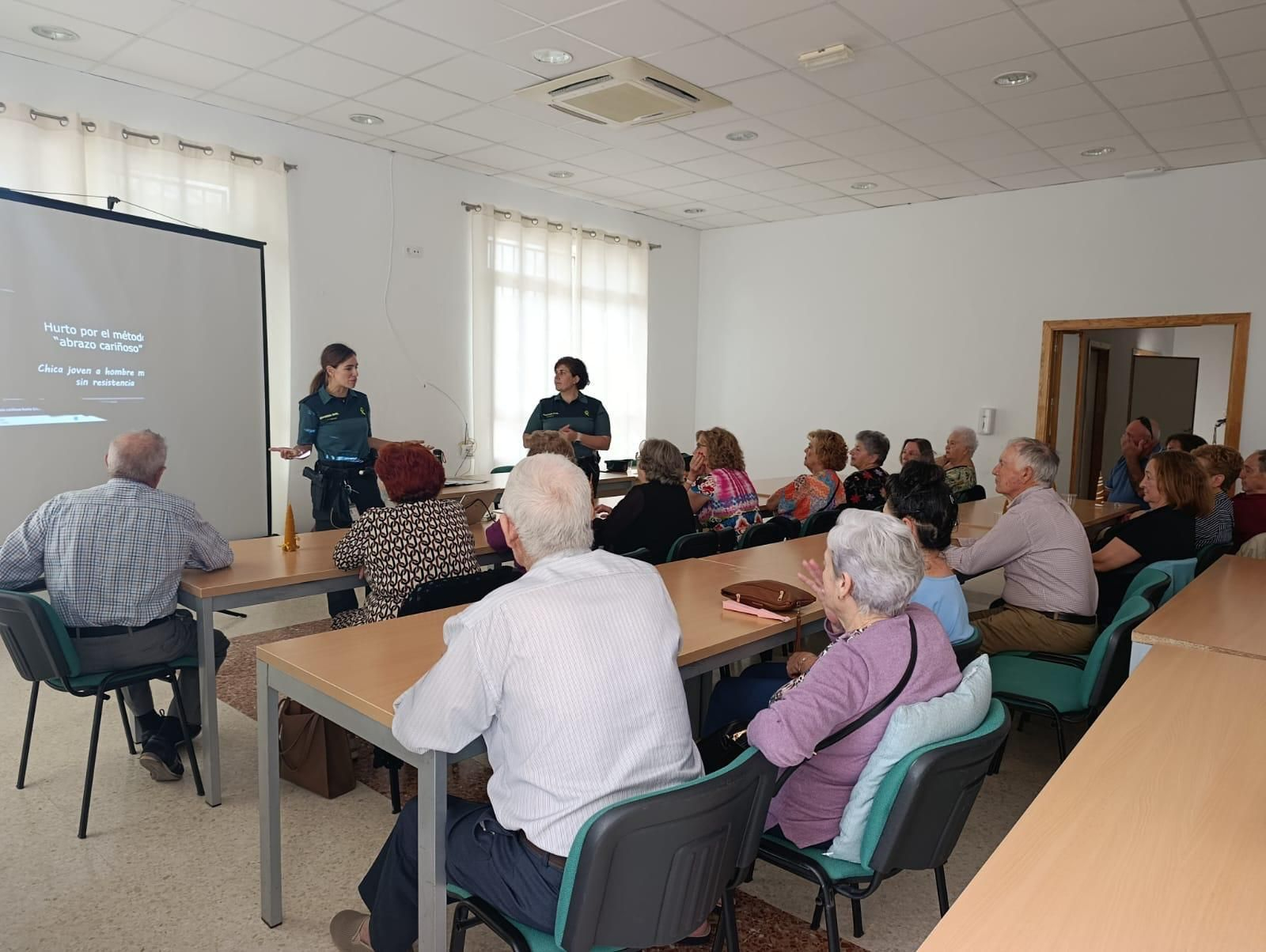 Una de las charlas del Plan Mayor.
