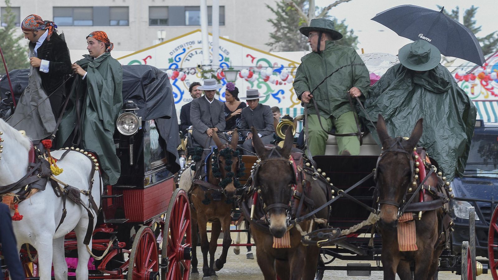 Sol y lluvia en el lunes de Feria