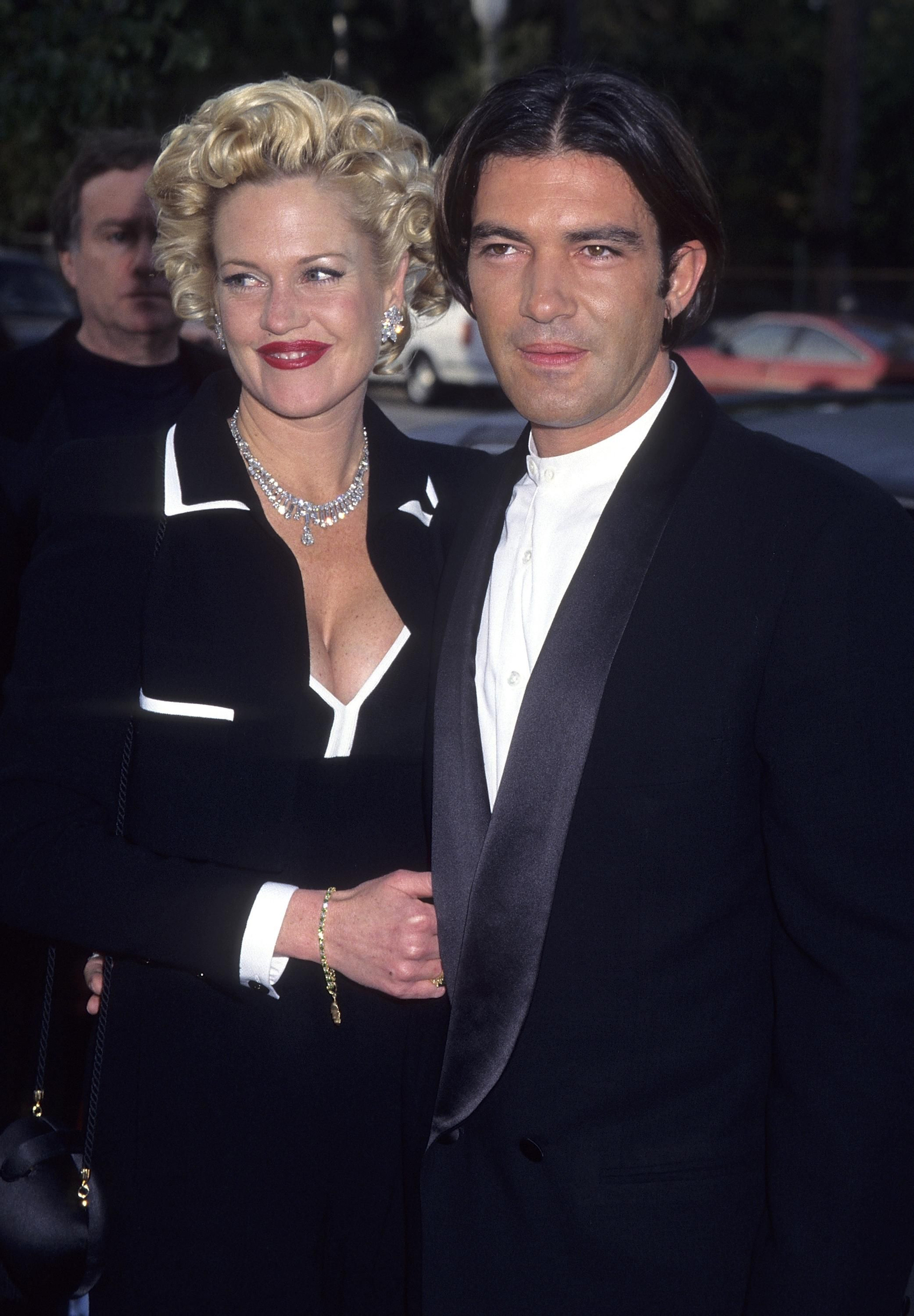 Banderas y Melanie, en 1996, cuando acababan de casarse.