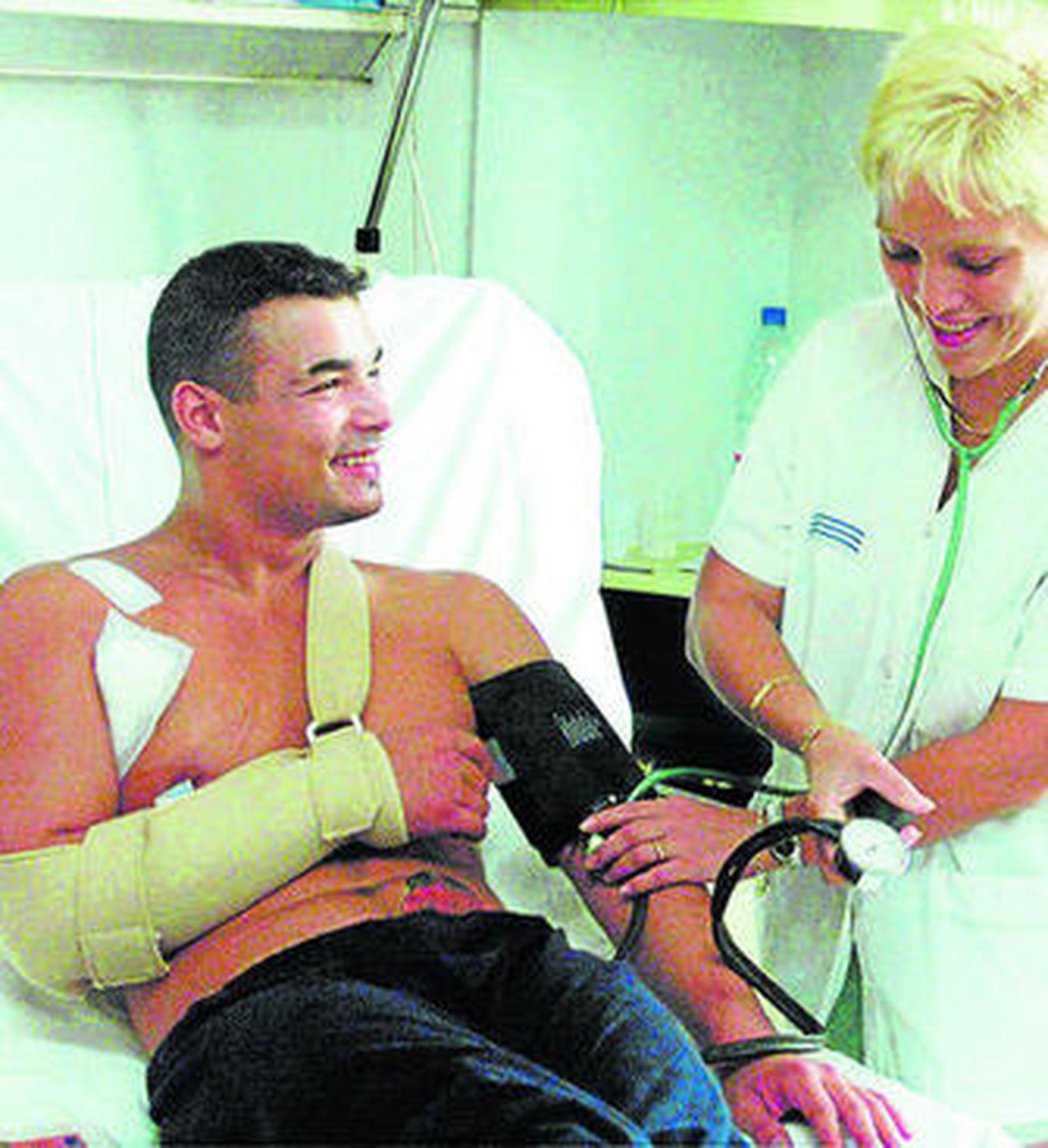 El gimnasta Gervasio Deferr, con el brazo en cabestrillo tras ser intervenido quirúrgicamente.