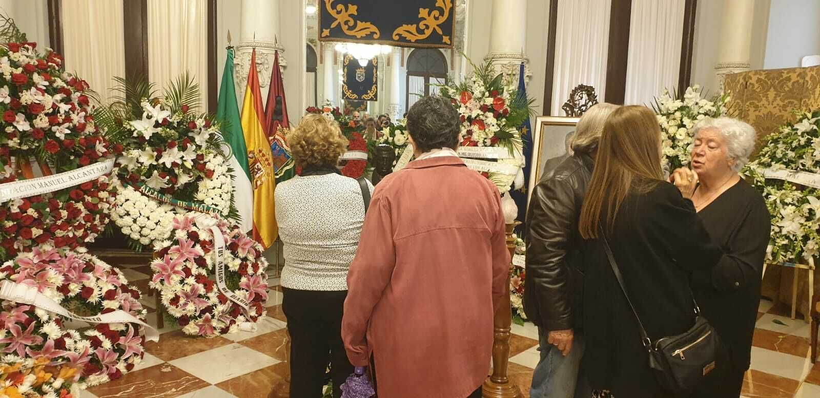 Fotos de la capilla ardiente de Manuel Alcántara