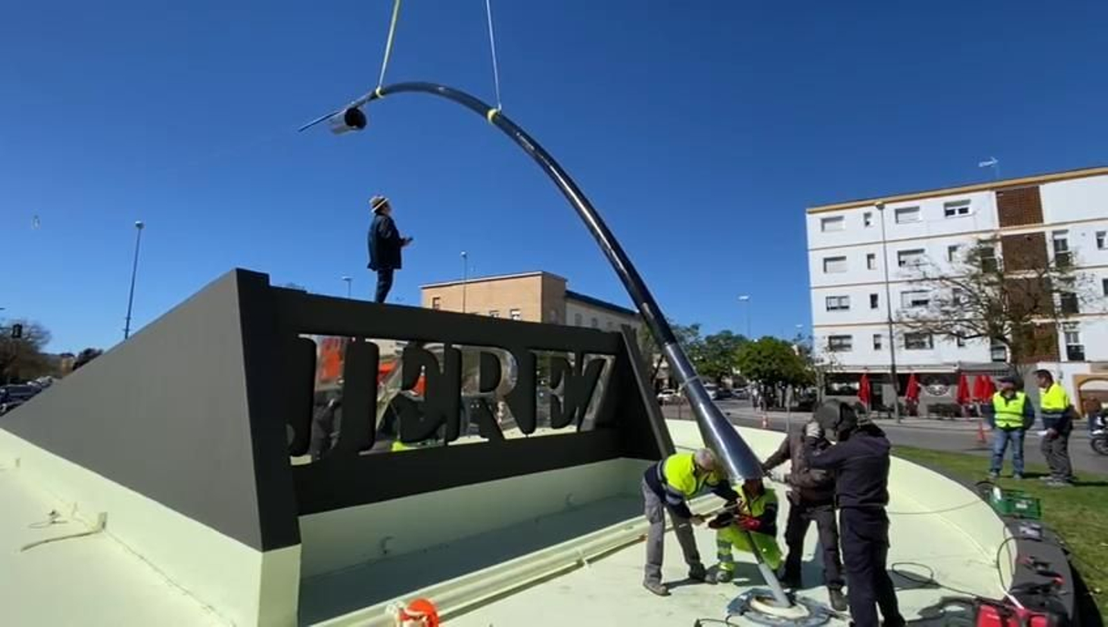 La venencia gigante vuelve a la rotonda del Catavino en Jerez