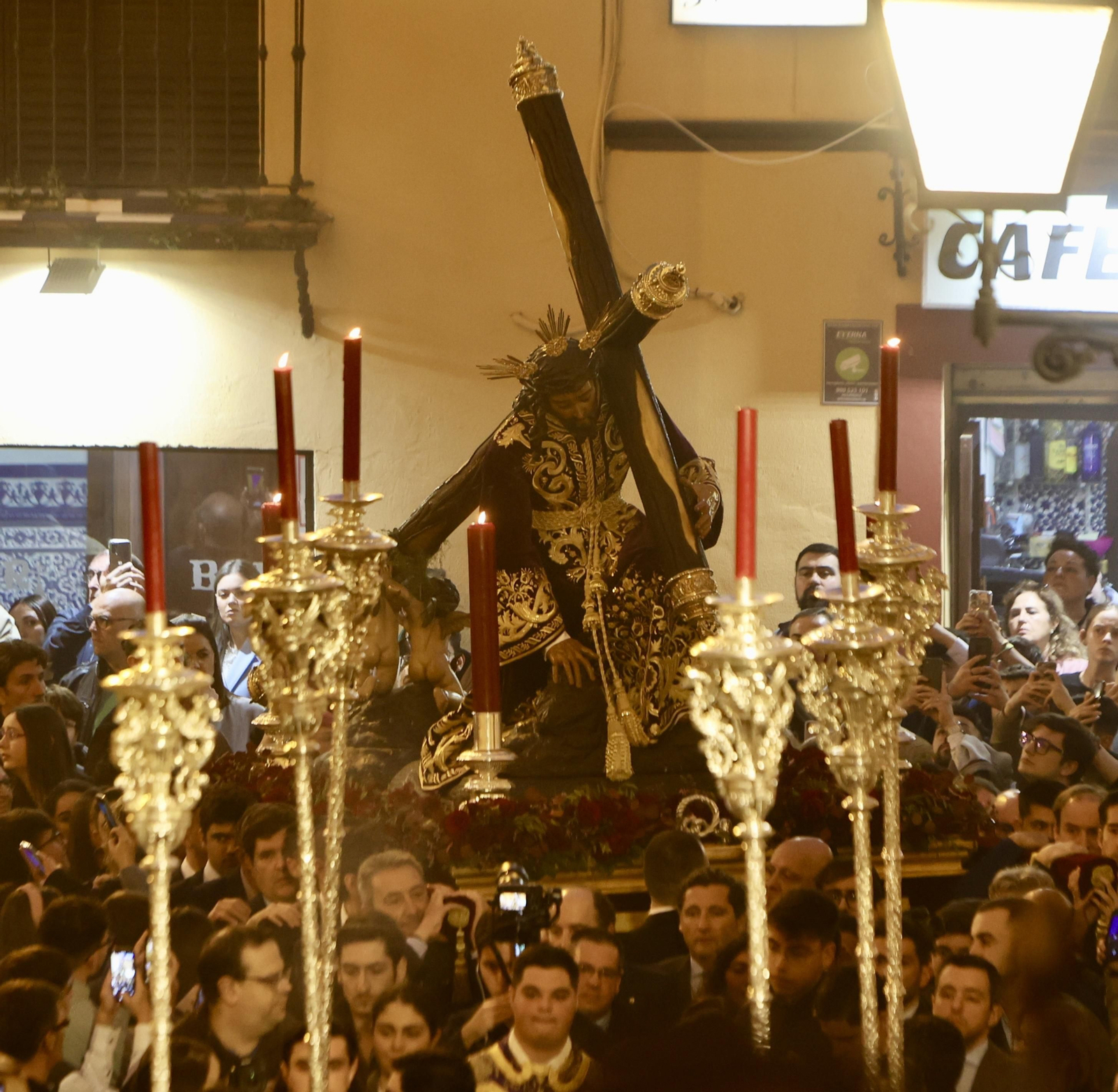 Traslado de las imágenes de la Hermandad de la Esperanza de Triana a su capilla