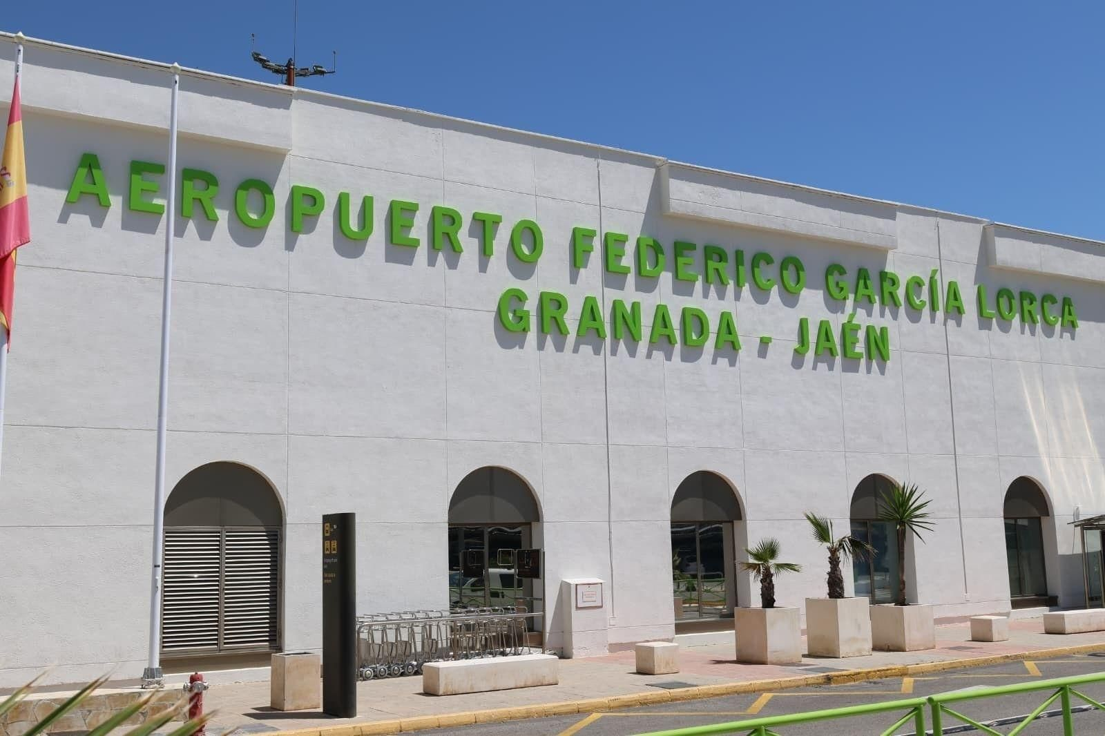 Fachada de la terminal del Aeropuerto.