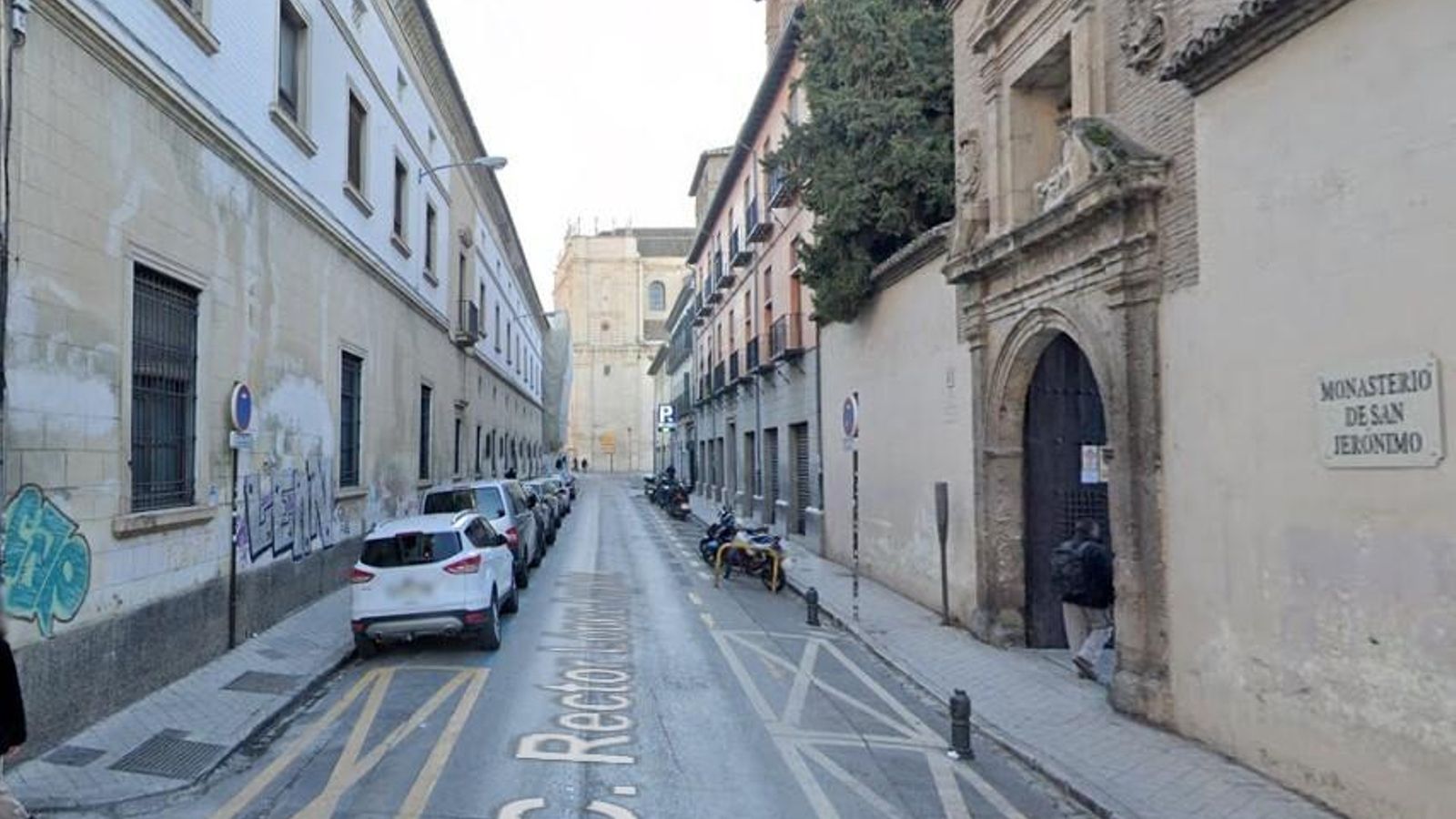 Estado actual de la calle Rector López Argüeta.