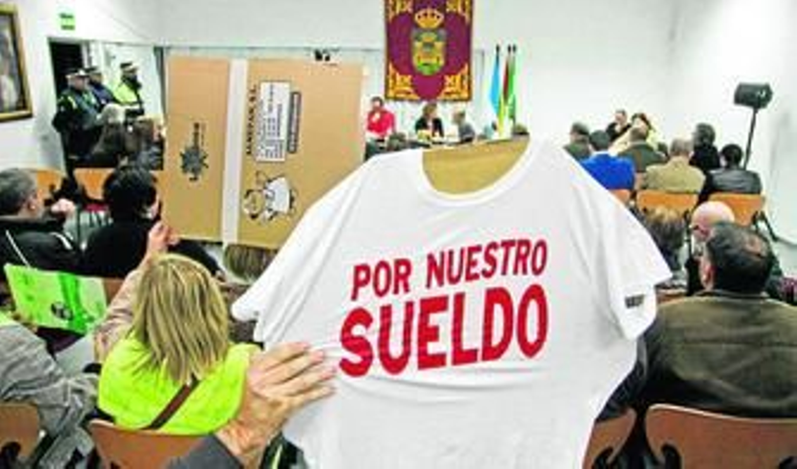 Imagen de una protesta de la plantilla en un pleno de la corporación linense.