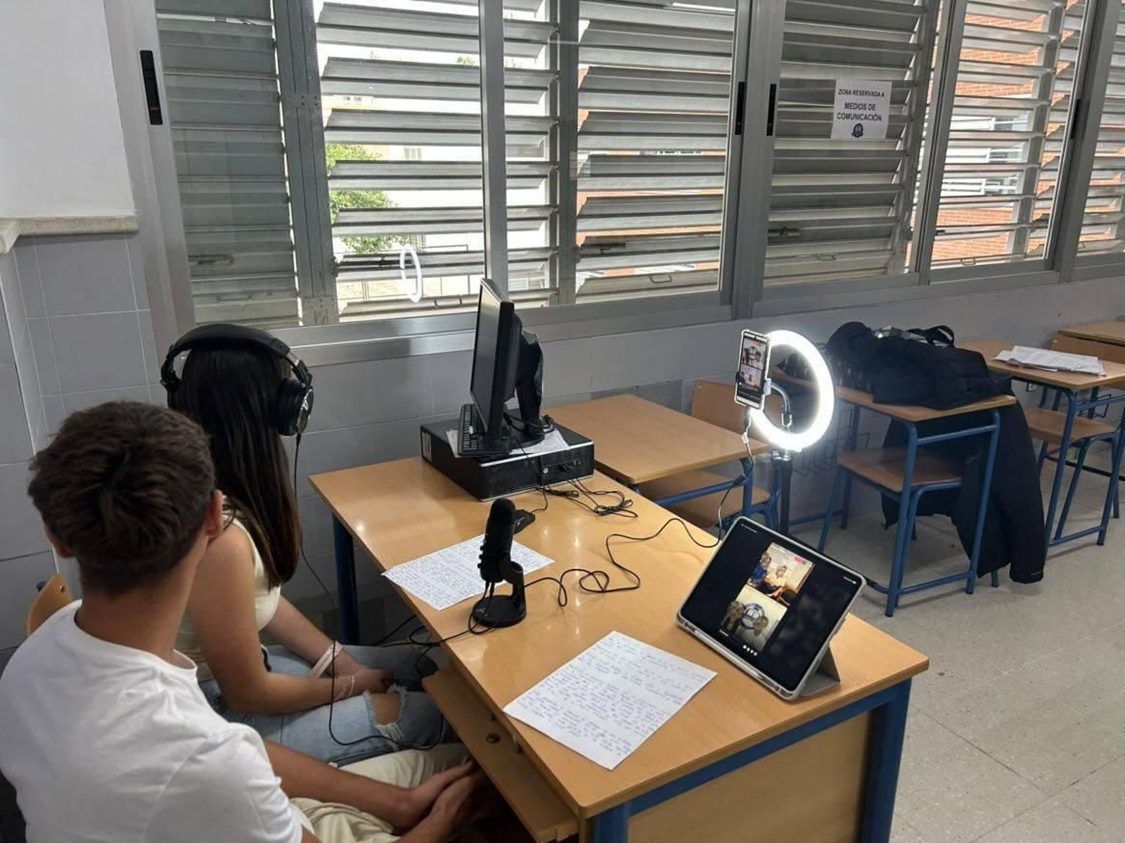 Estudiantes del IES Monterroso de Estepona conectando en directo con alumnos argentinos.