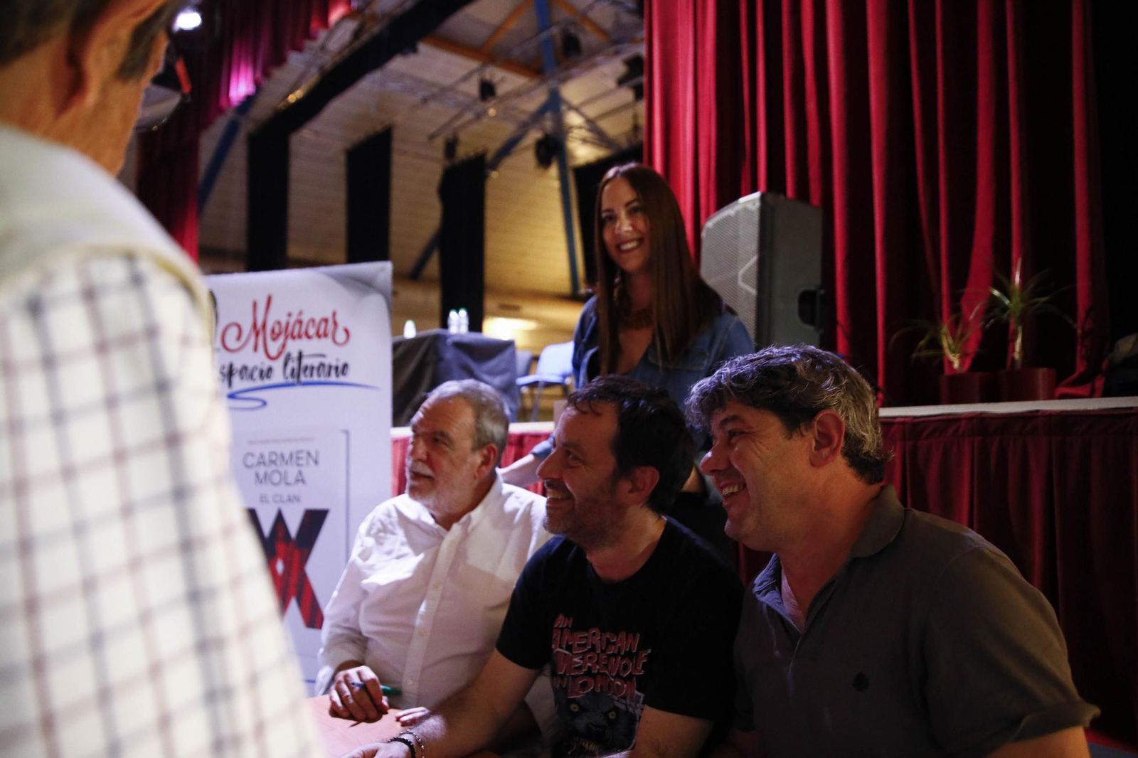 Las imágenes de la presentación del libro "El Clan" de Carmen Mola en Mojácar