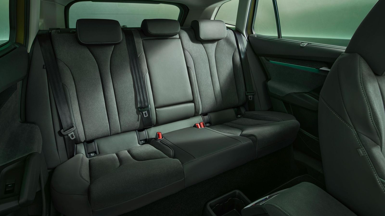 Skoda ofrece hasta cuatro diferentes tapicerías. No hay variaciones en cuanto al espacio del Enyaq, un SUV amplio y, por tanto, válido para uso familiar. Skoda ofrece hasta cuatro diferentes tapicerías. No hay variaciones en cuanto al espacio del Enyaq, un SUV amplio y, por tanto, válido para uso familiar.