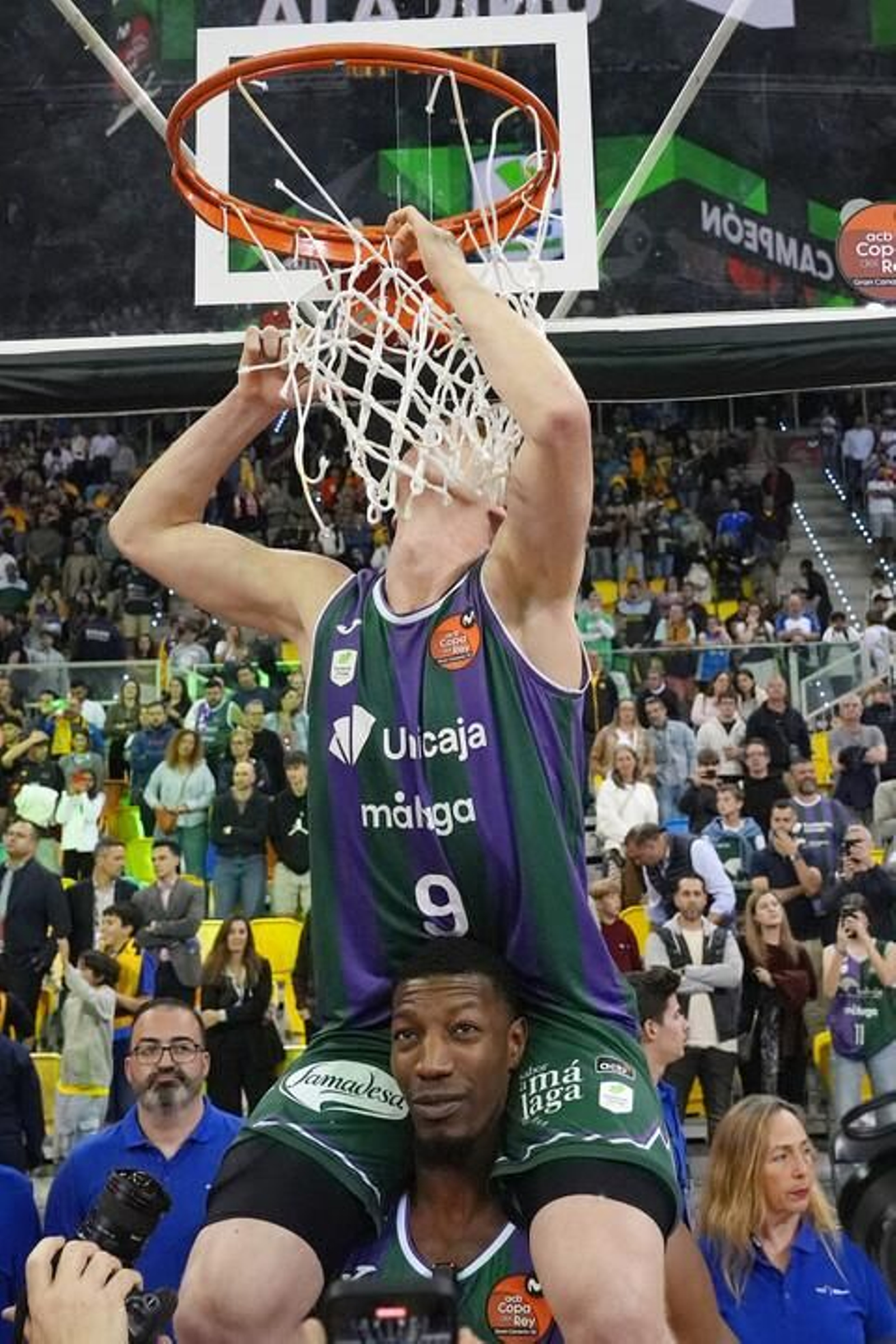 El Unicaja, campeón de Copa: Todas las imágenes del partido, la fiesta y la llegada a Málaga