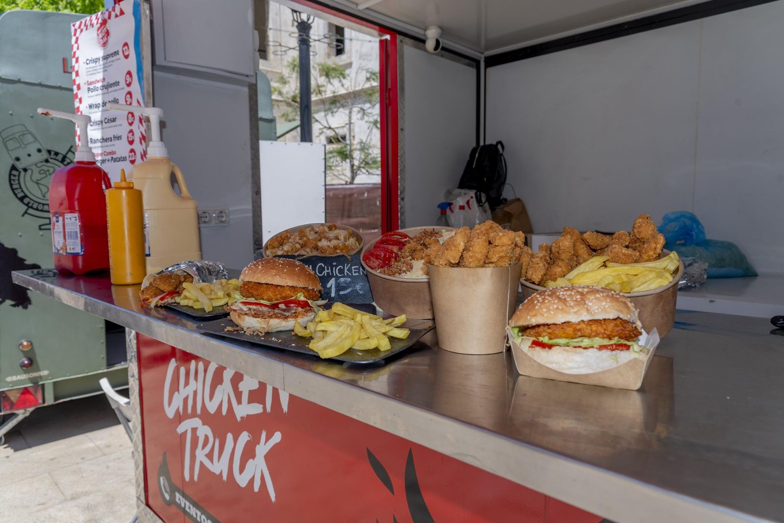 Fotos del festival de foodtrucks en San Roque por el 319 aniversario