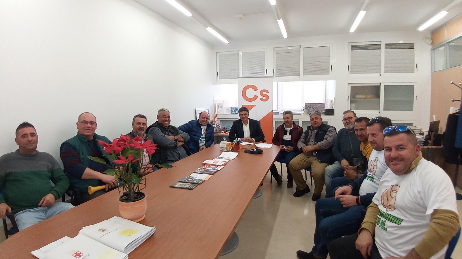 Los feriantes no fueron atendidos este lunes por el equipo de gobierno, pero sí por Cazorla