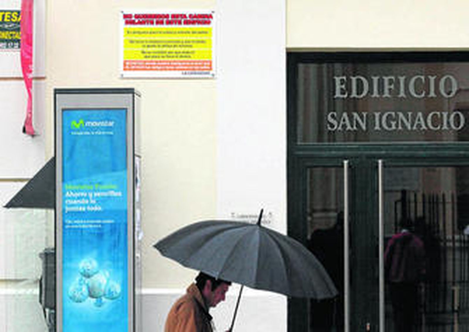 el poco dinero que recauda es sustraído por quien pasa por la zona.