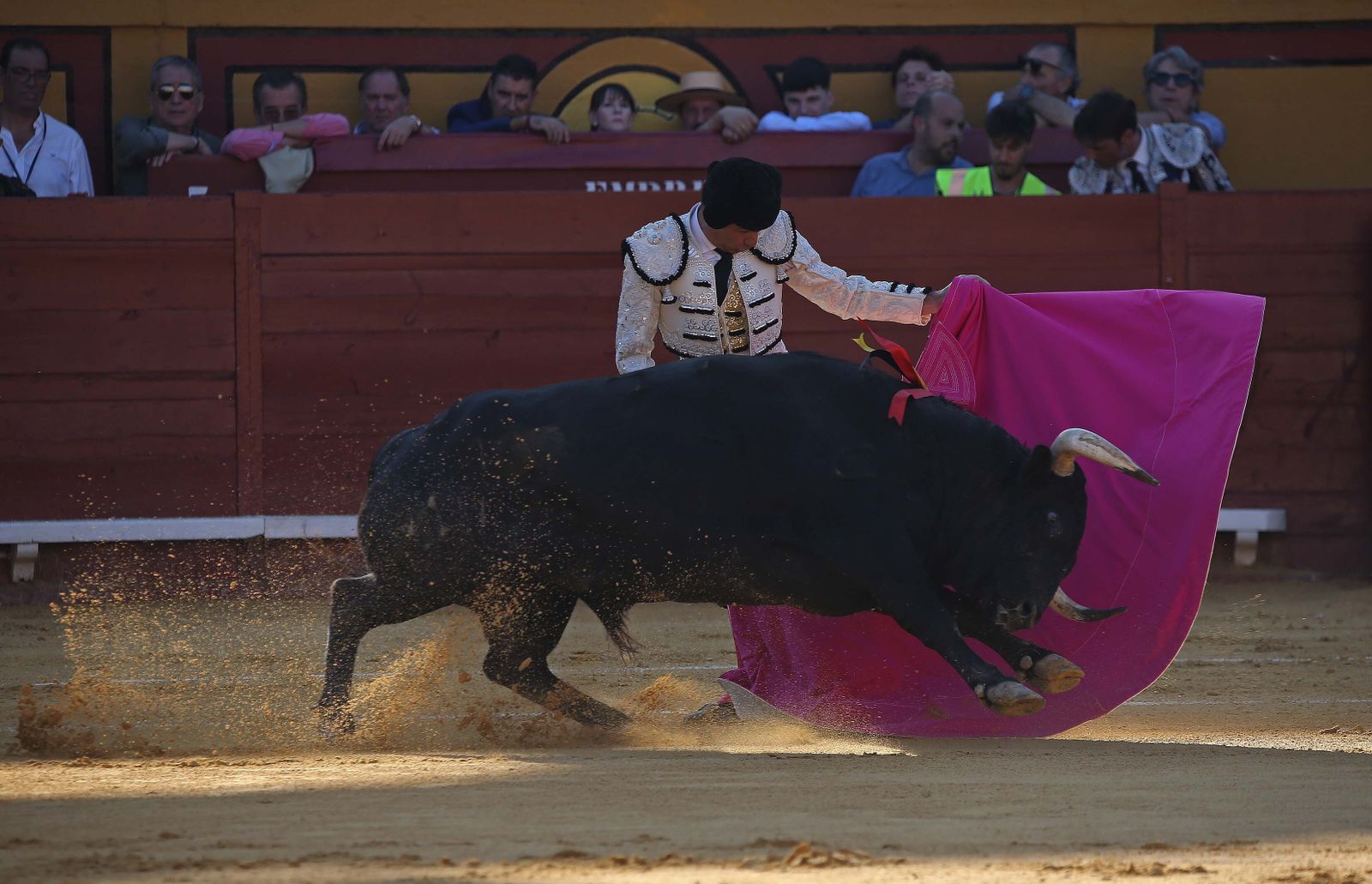 Fotos de la corrida del jueves de la Feria Taurina de Algeciras 2023:  Salvador Vega, Roca Rey y Pablo Aguado