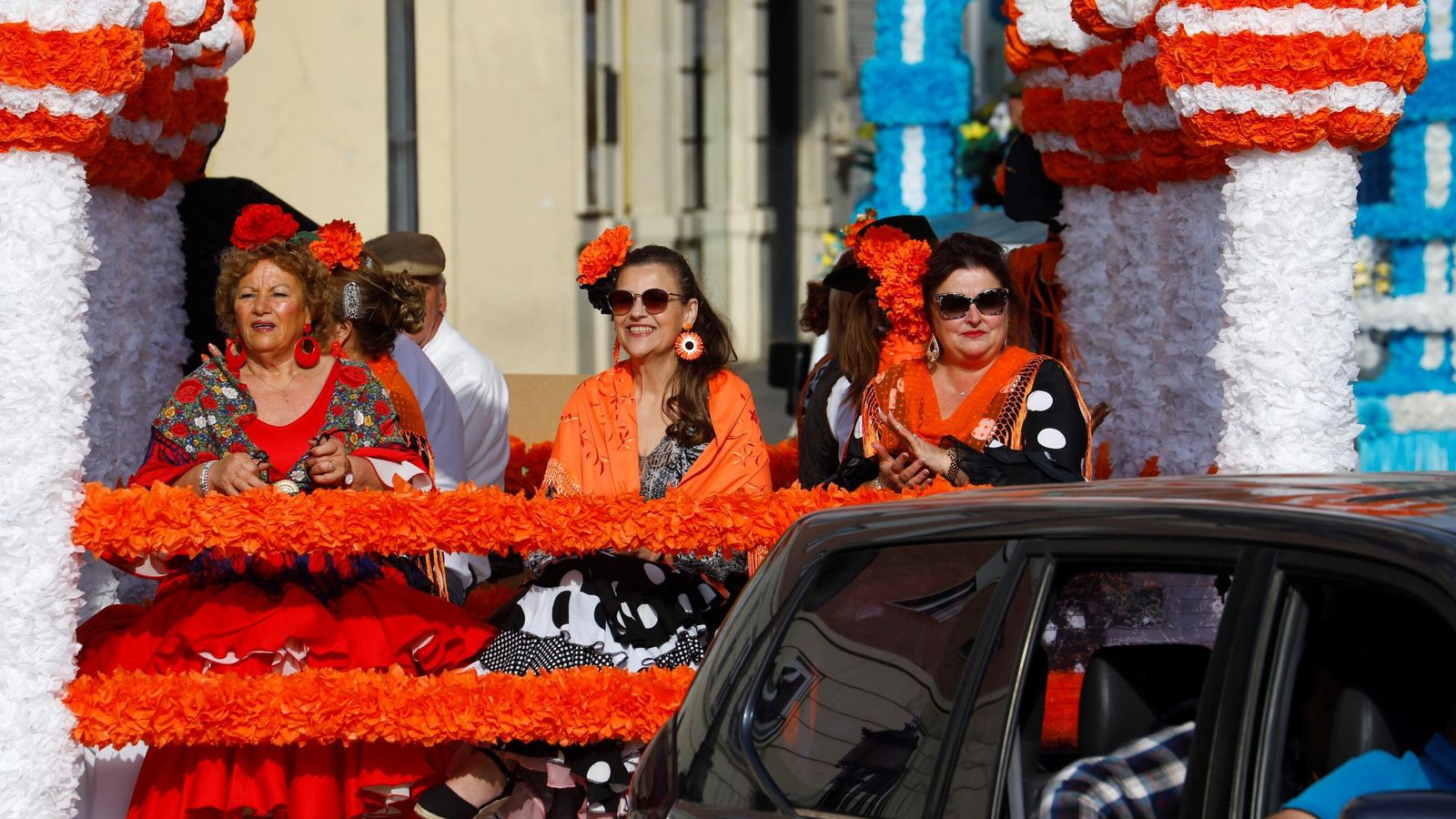 Integrantes de una de las carrozas