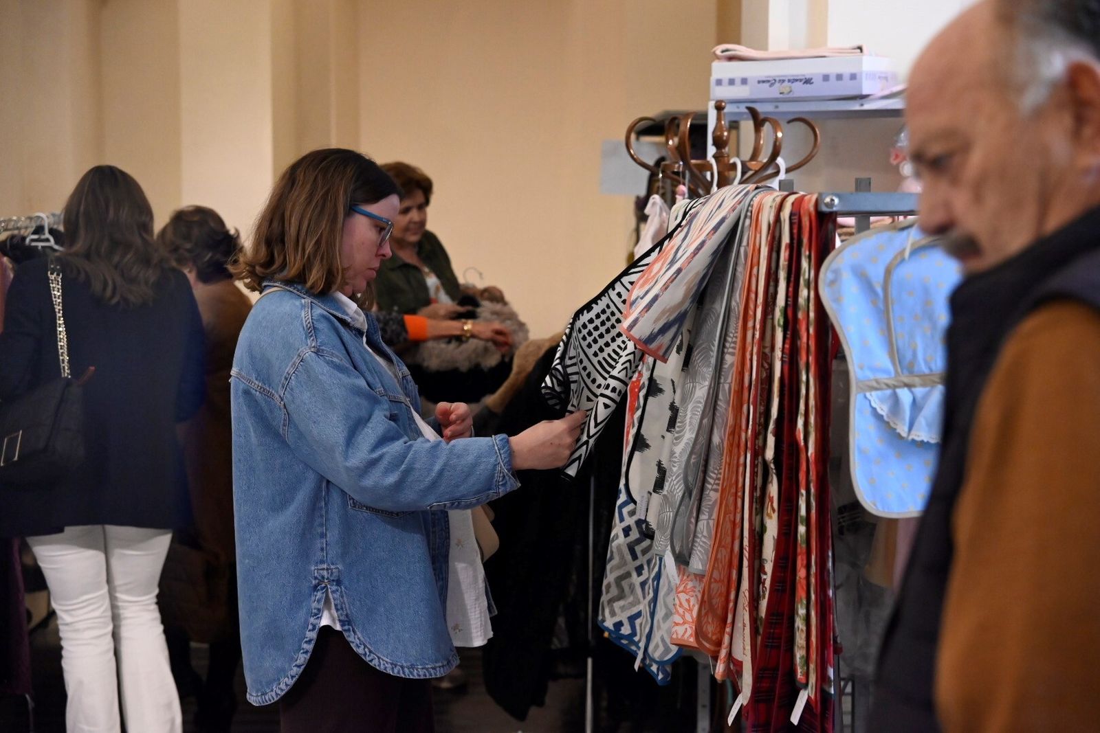 En imágenes, la inauguración del Baratillo de Adevida en Córdoba