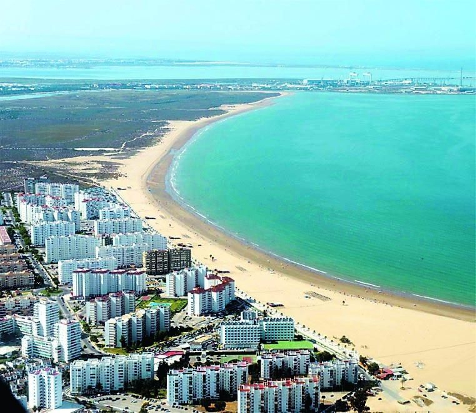 Una urbanización en primera línea de playa.