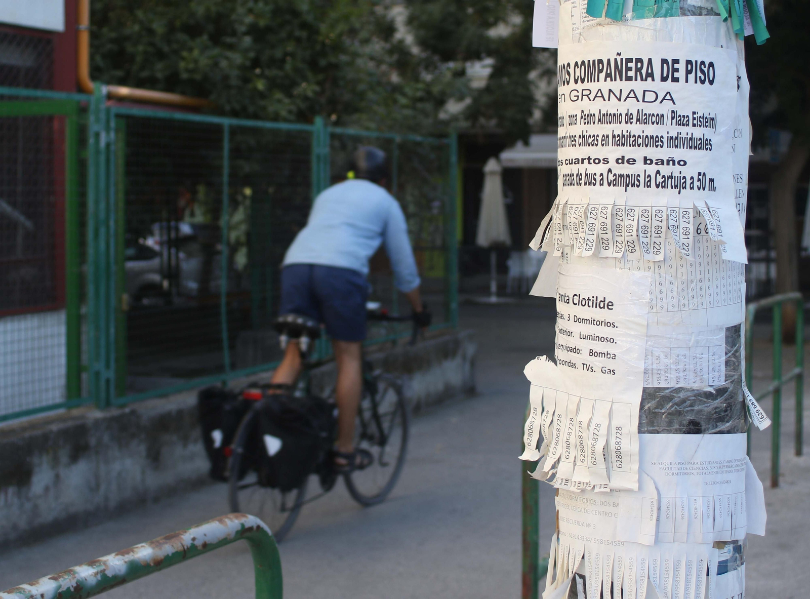 Imagen de archivo de anuncios de alquiler de pisos en Granada