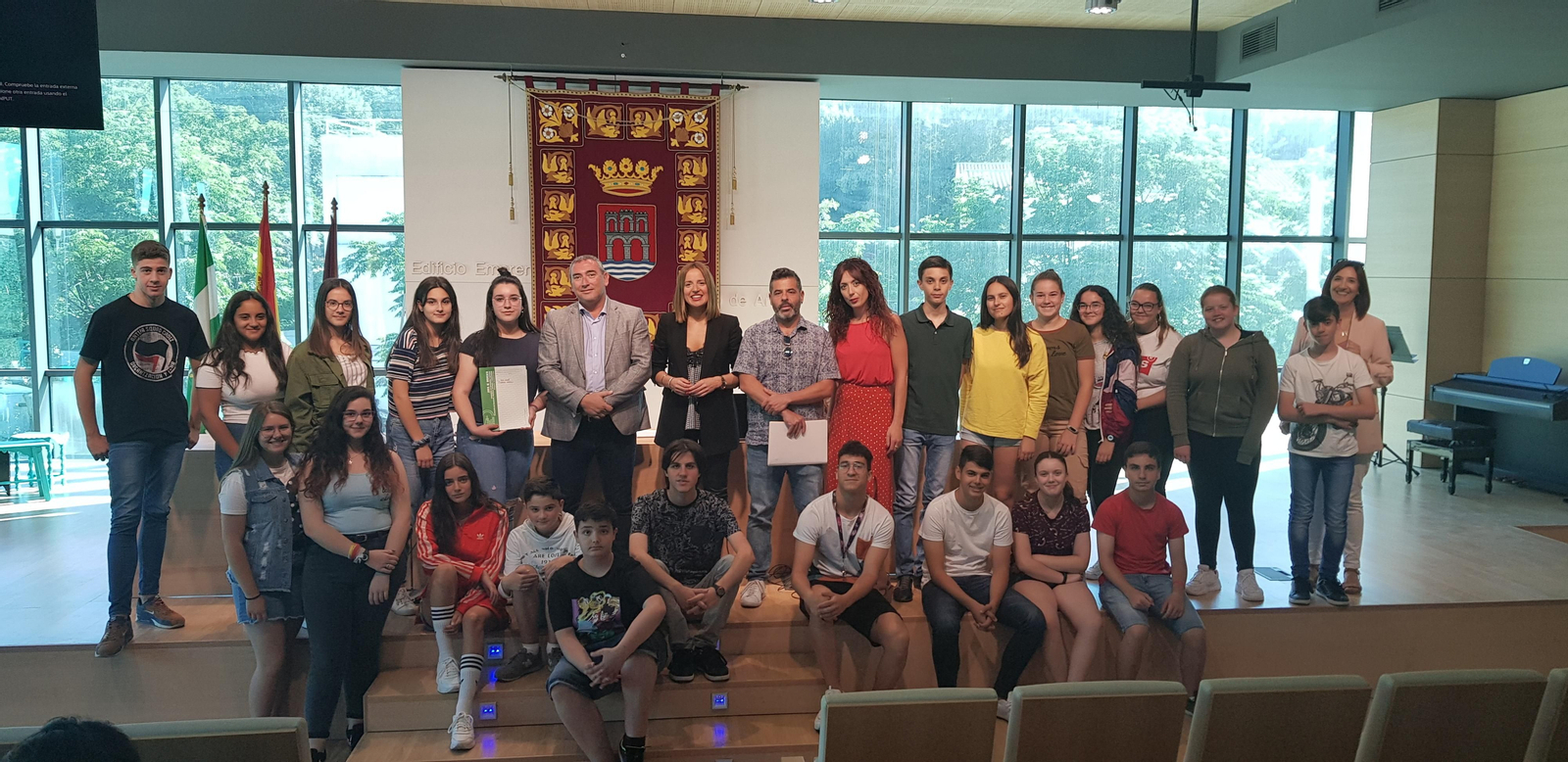 Entrega de diplomas a los centros participantes