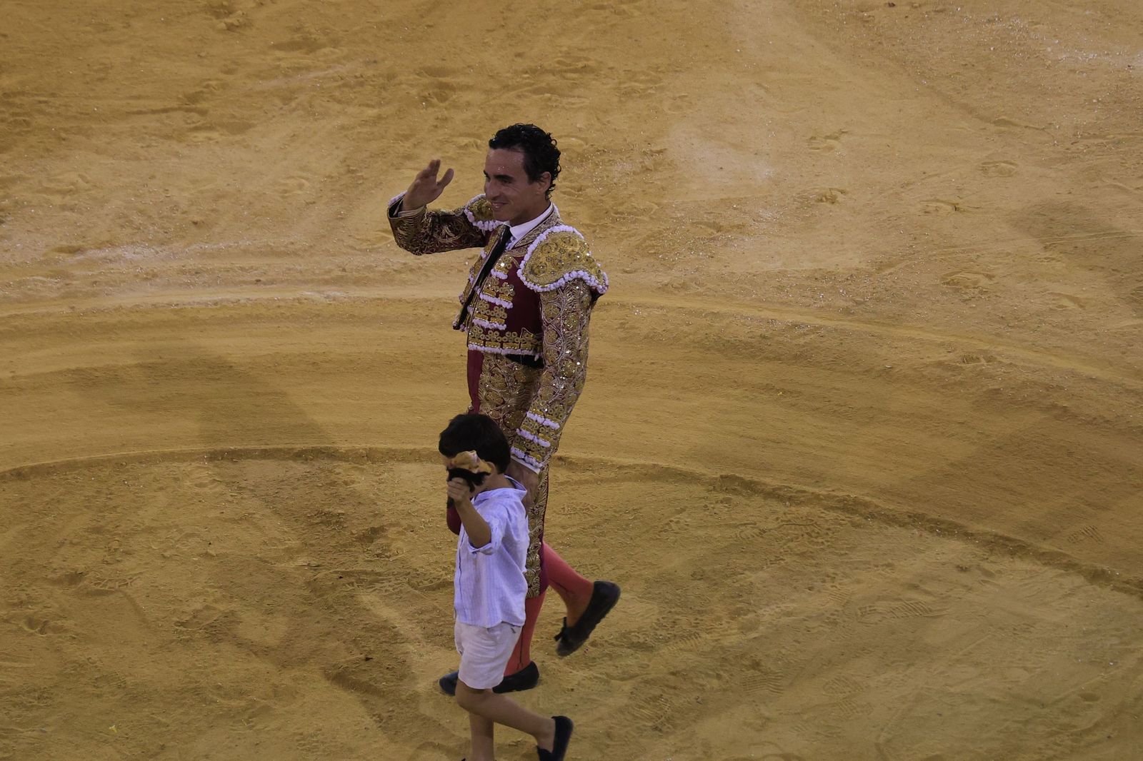 Fotos de la corrida de toros de la Feria de San Roque con David Galván, Román y Joaquín Galdós