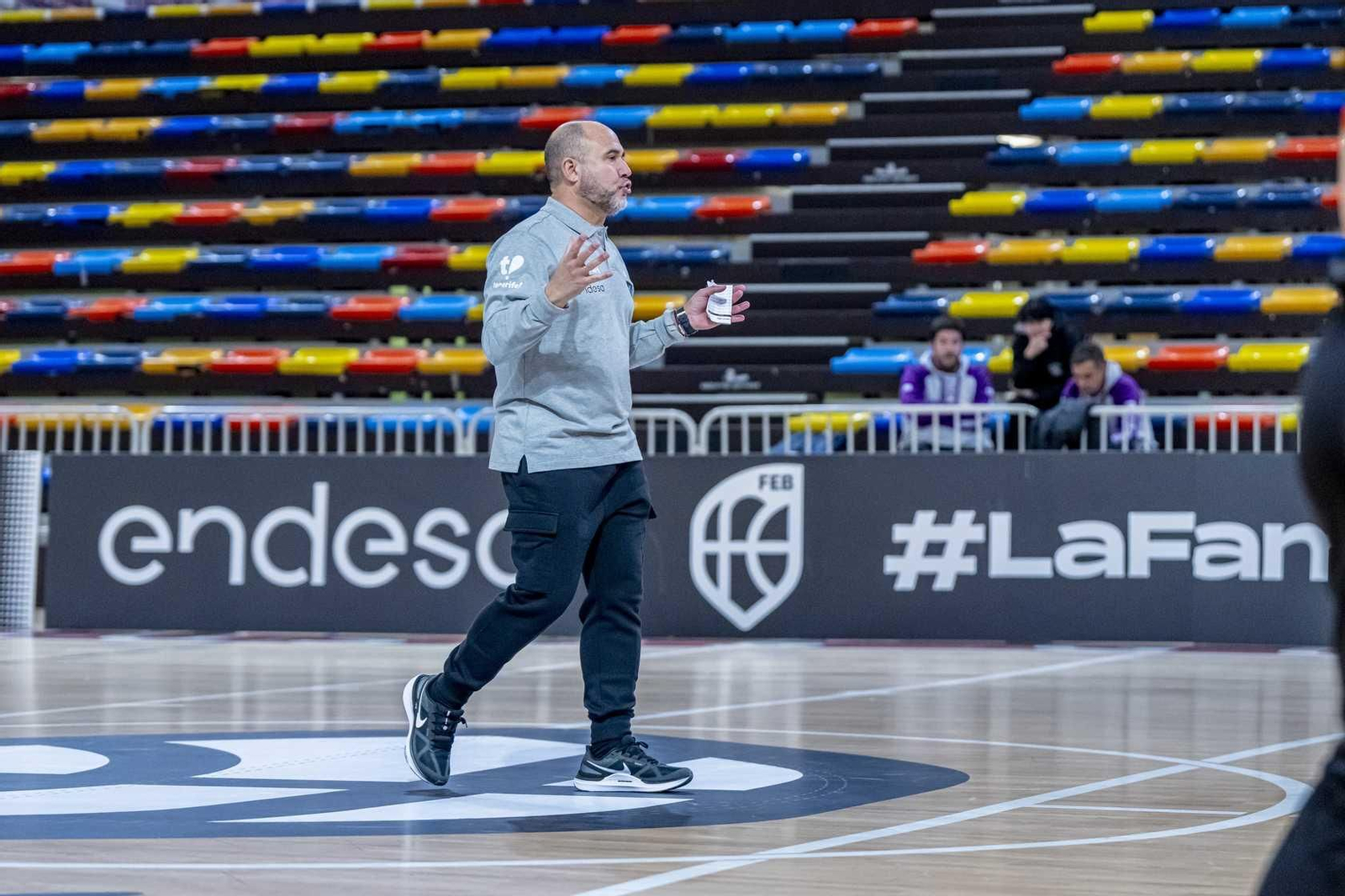 Alberto Díaz, Francis Alonso y Paco Aurioles, en la primera España de Chus Mateo
