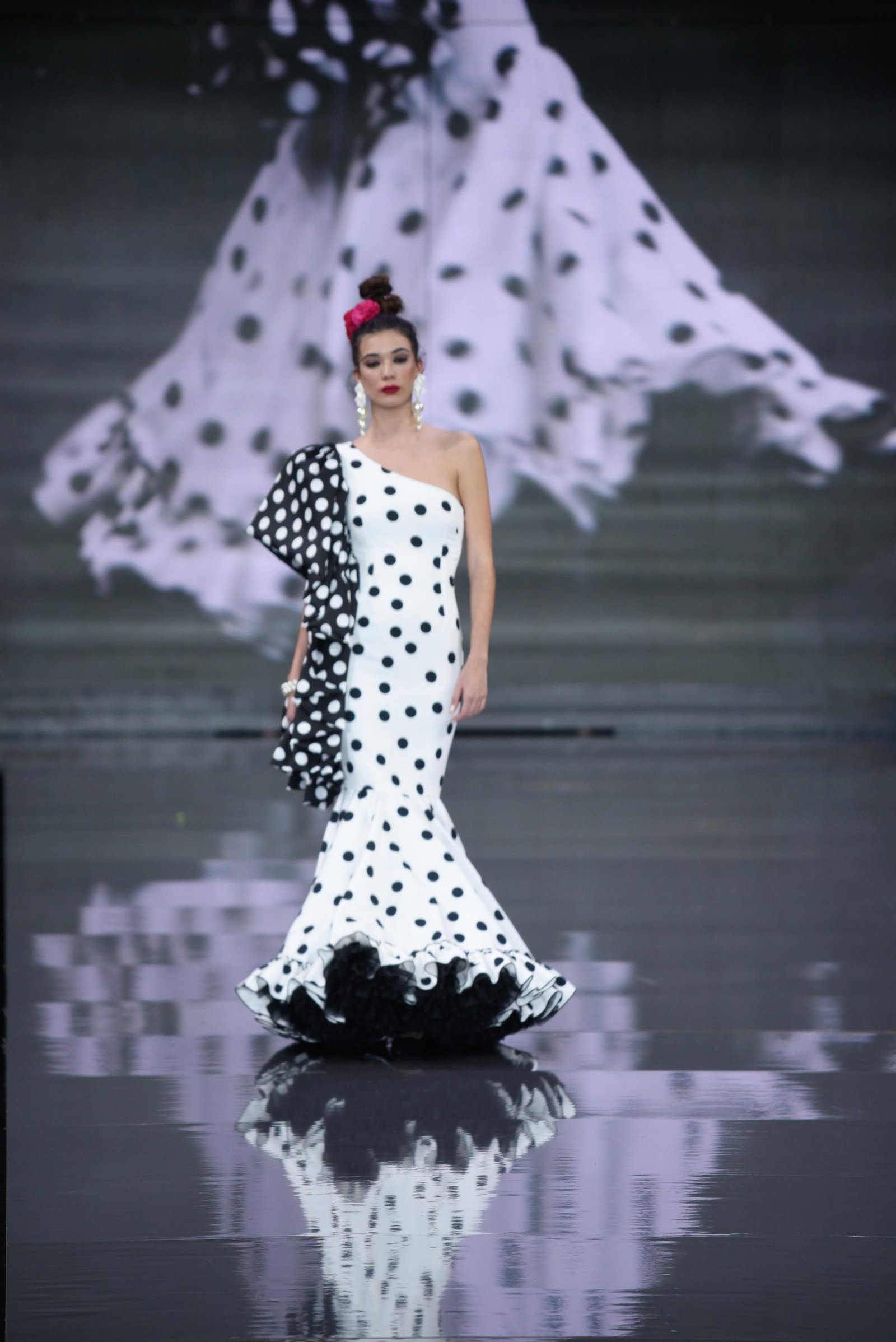 El desfile de Rosa Pedroche en SIMOF 2023, todas las fotos